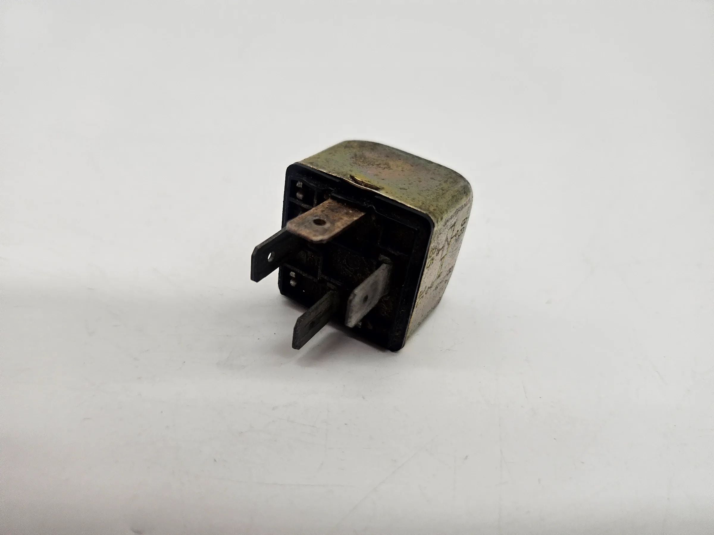 Oryginalne przekaźniki BMW E3 E9 E10 E12 E21 E23 E24 E28 1364986 Classic Car