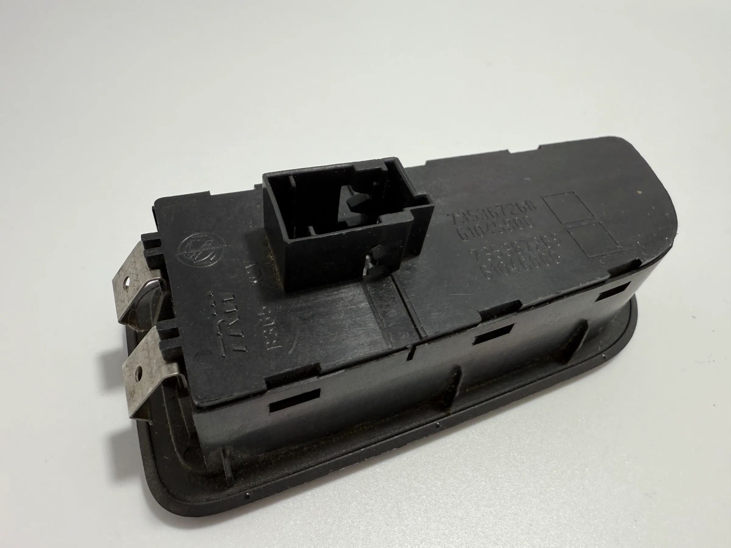 อะไหล่แท้ Fiat Punto 199 2009-2011 สวิตช์ปรับระดับไฟหน้าซ้าย หมายเลข 735367268