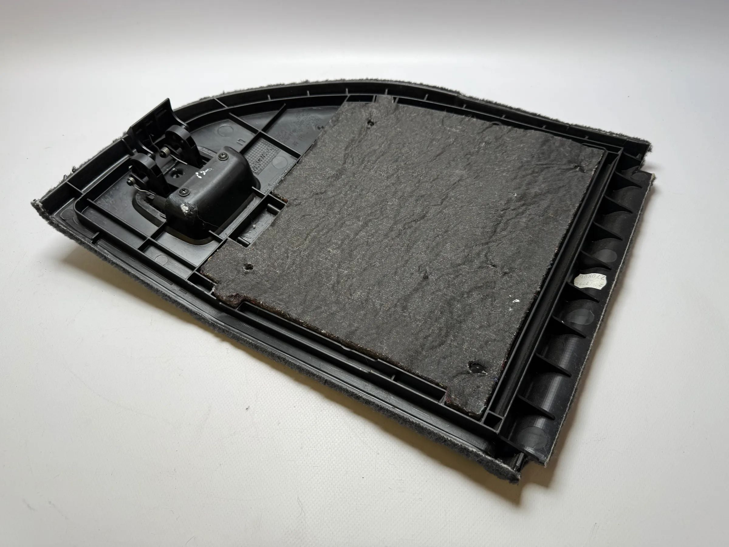 Оригинальная левая накладка крышки BMW 3 серии E91 Touring 51477068881