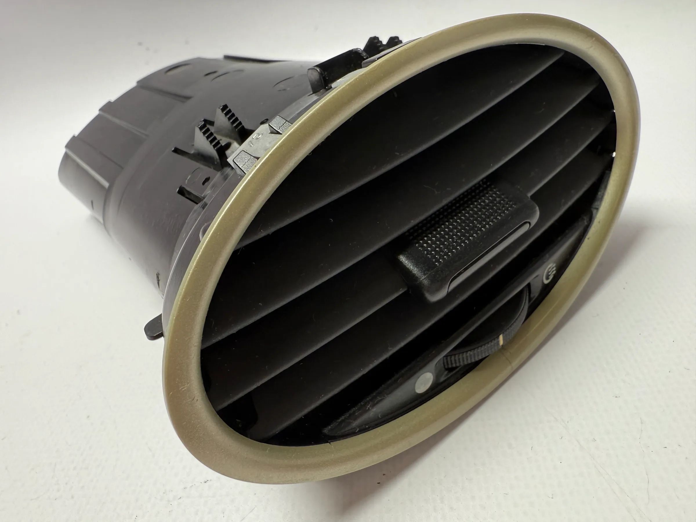 Оригинальная воздушная решетка Ford Focus II 2 4M51A014L21AD