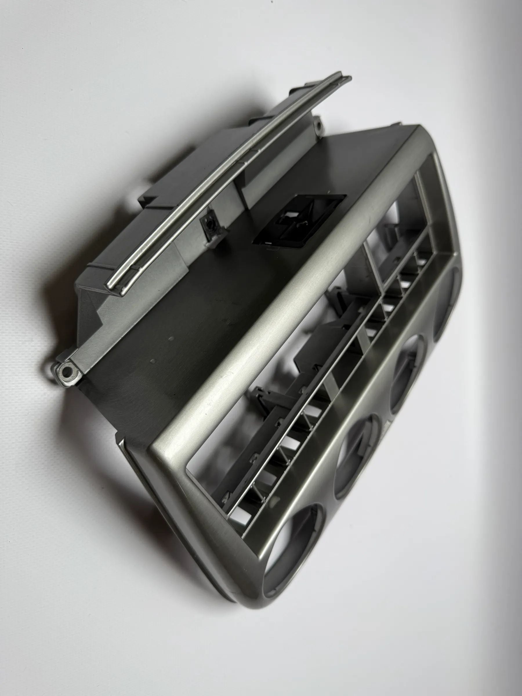 Оригинальная накладка облицовки центральной консоли Opel Омега 090436998