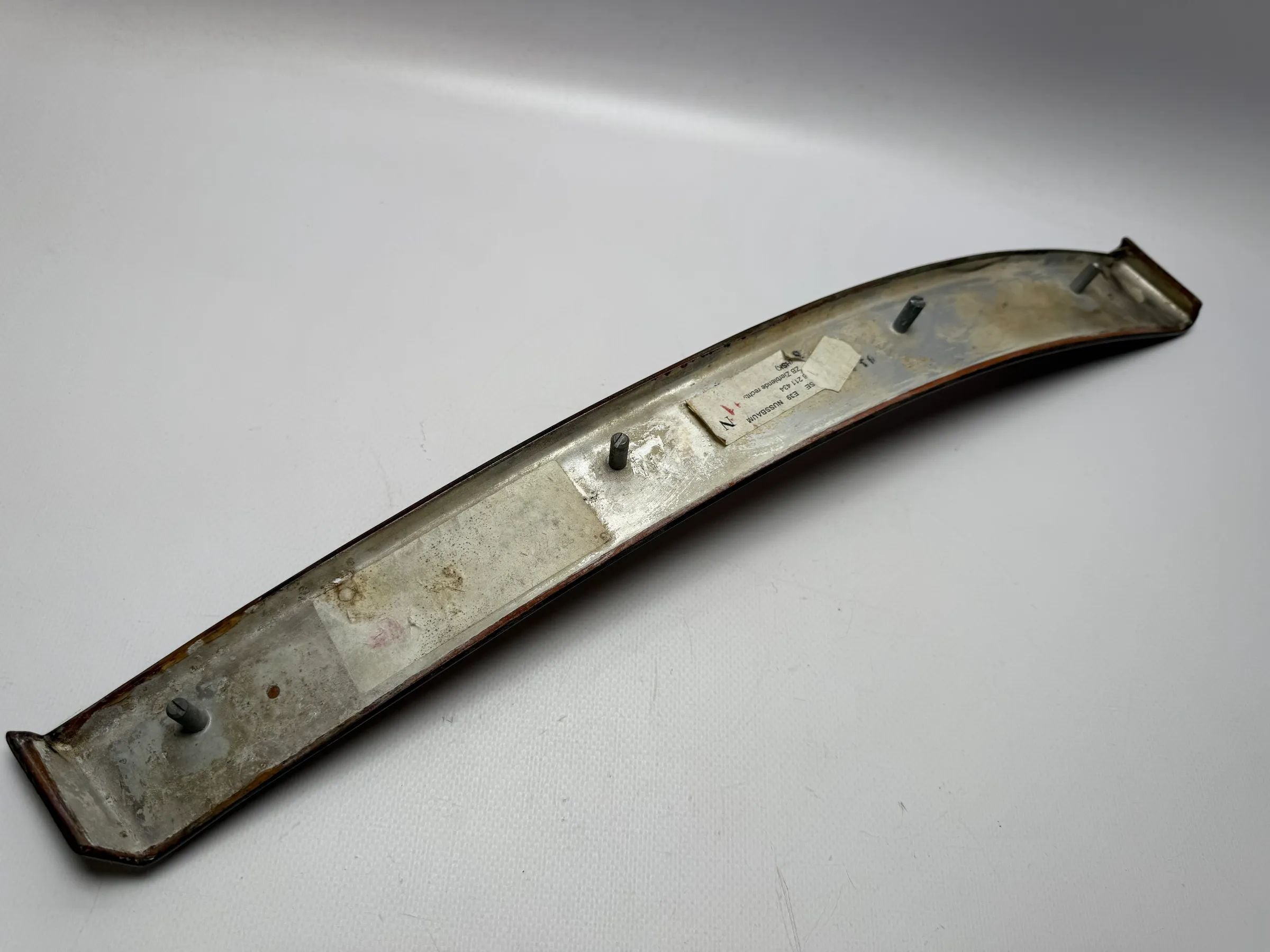 Oryginalna listwa dekoracyjna/blenda deski rozdzielczej BMW E39 nad schowkiem 8211434