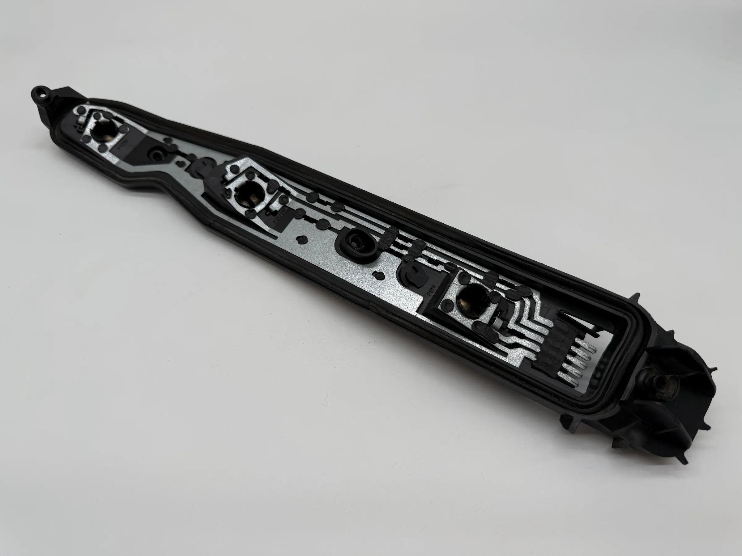 อะไหล่แท้ Opel Corsa C ไฟท้าย ขายึดโคมขวา Valeo 09114337