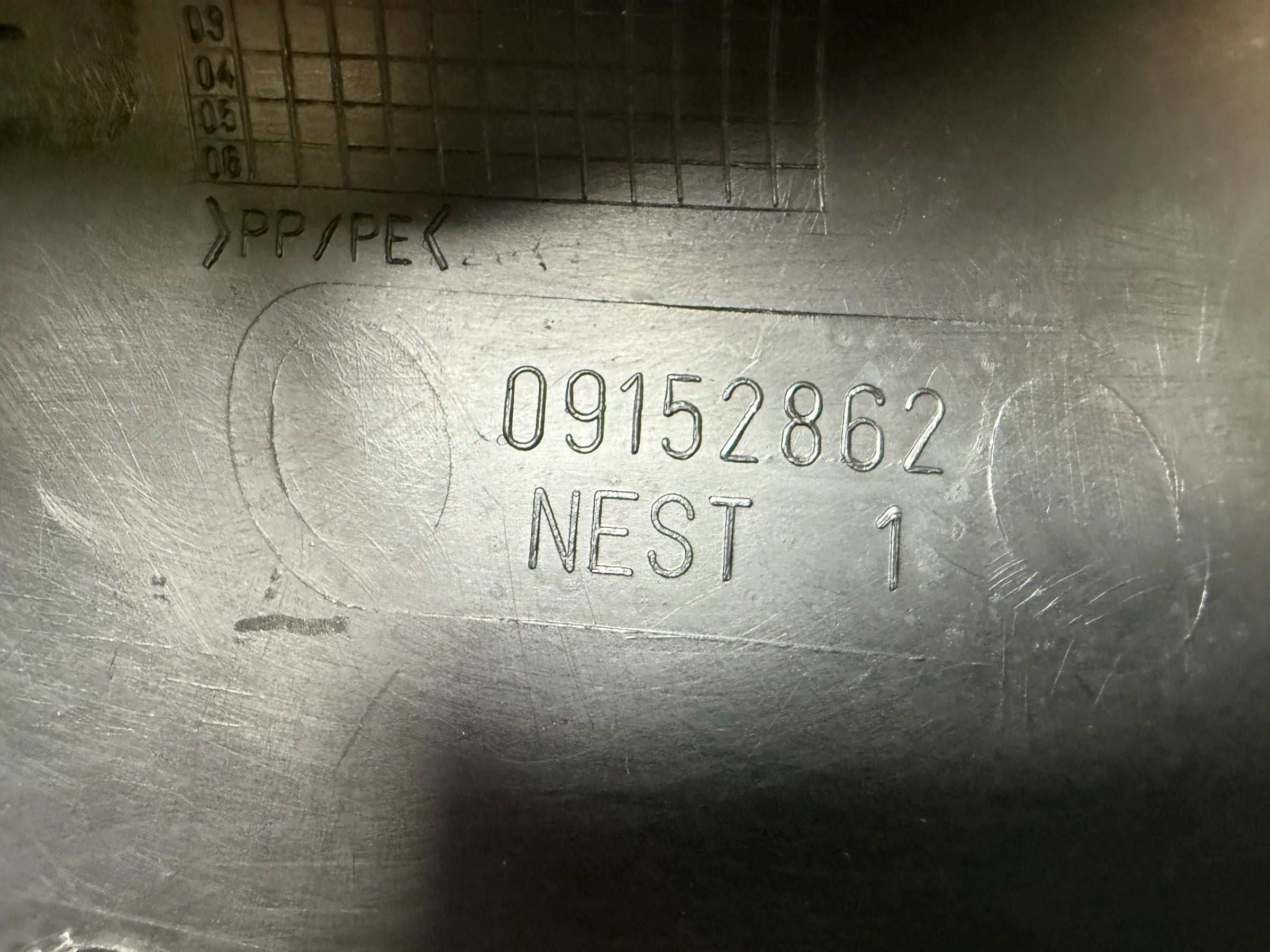 Оригинальная облицовка Opel Astra G правая нижняя стойка А 09152862