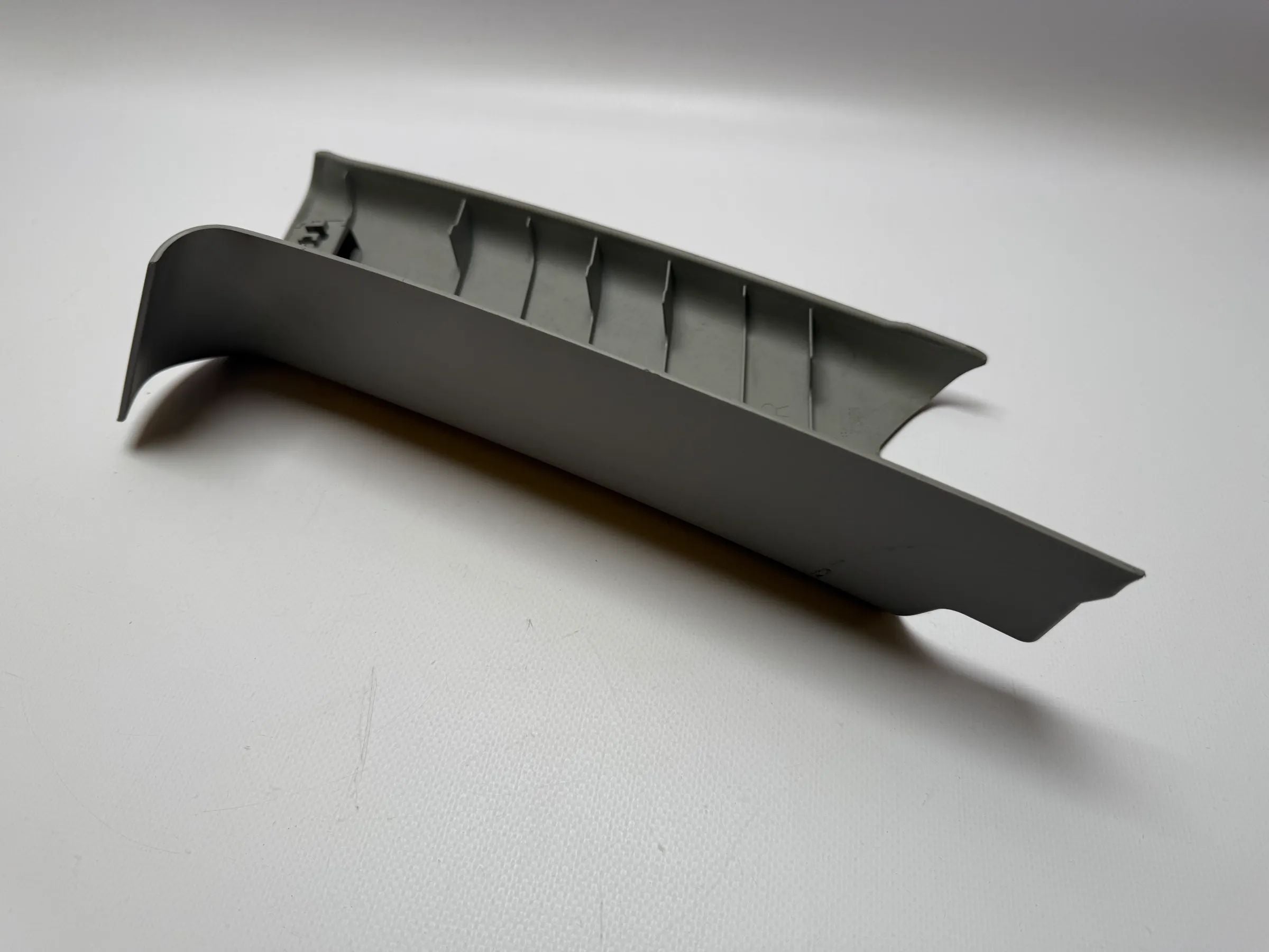 Оригинальная правая накладка стойки C BMW E91 51437117476