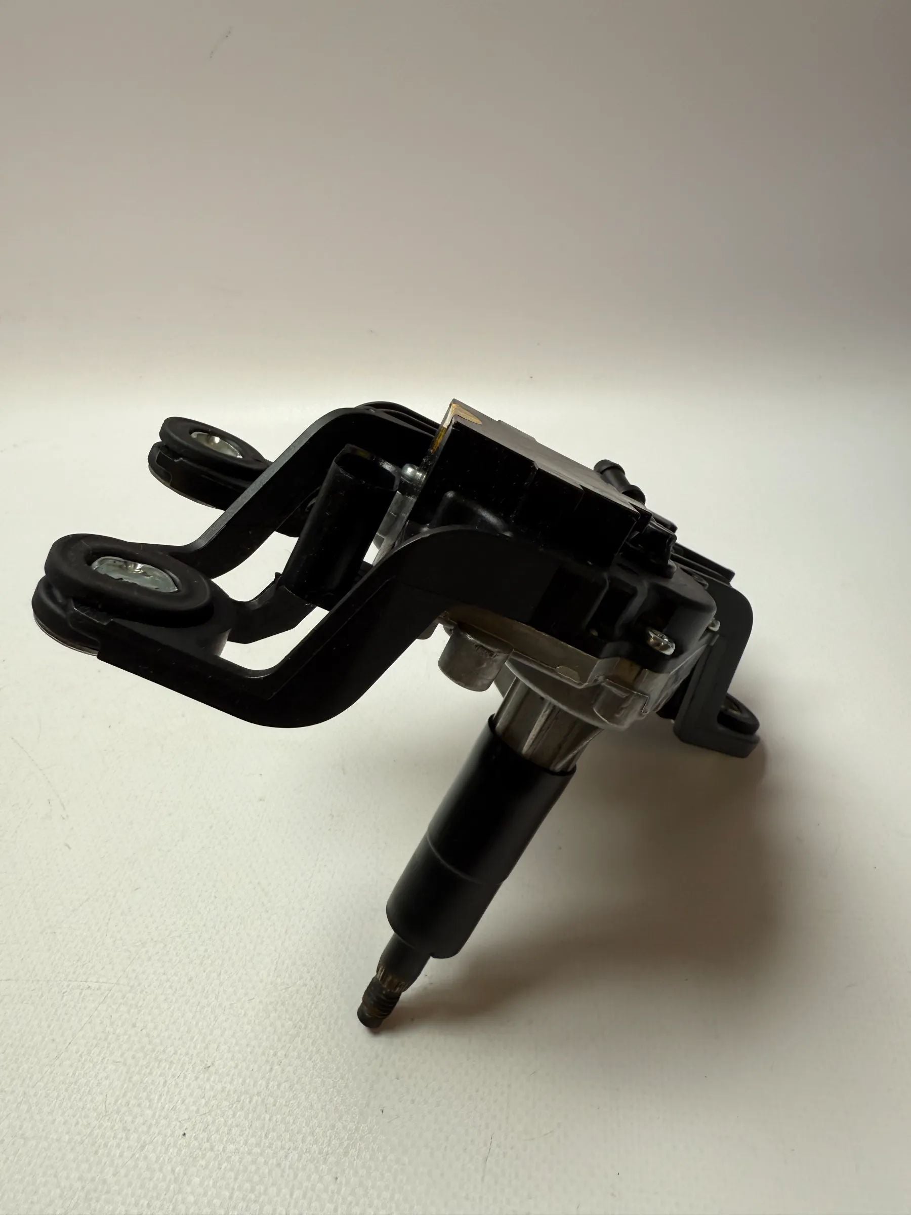 Motor original del limpiaparabrisas trasero VW Golf 5 V Bosch 1K6955711B / 0 390 201 800