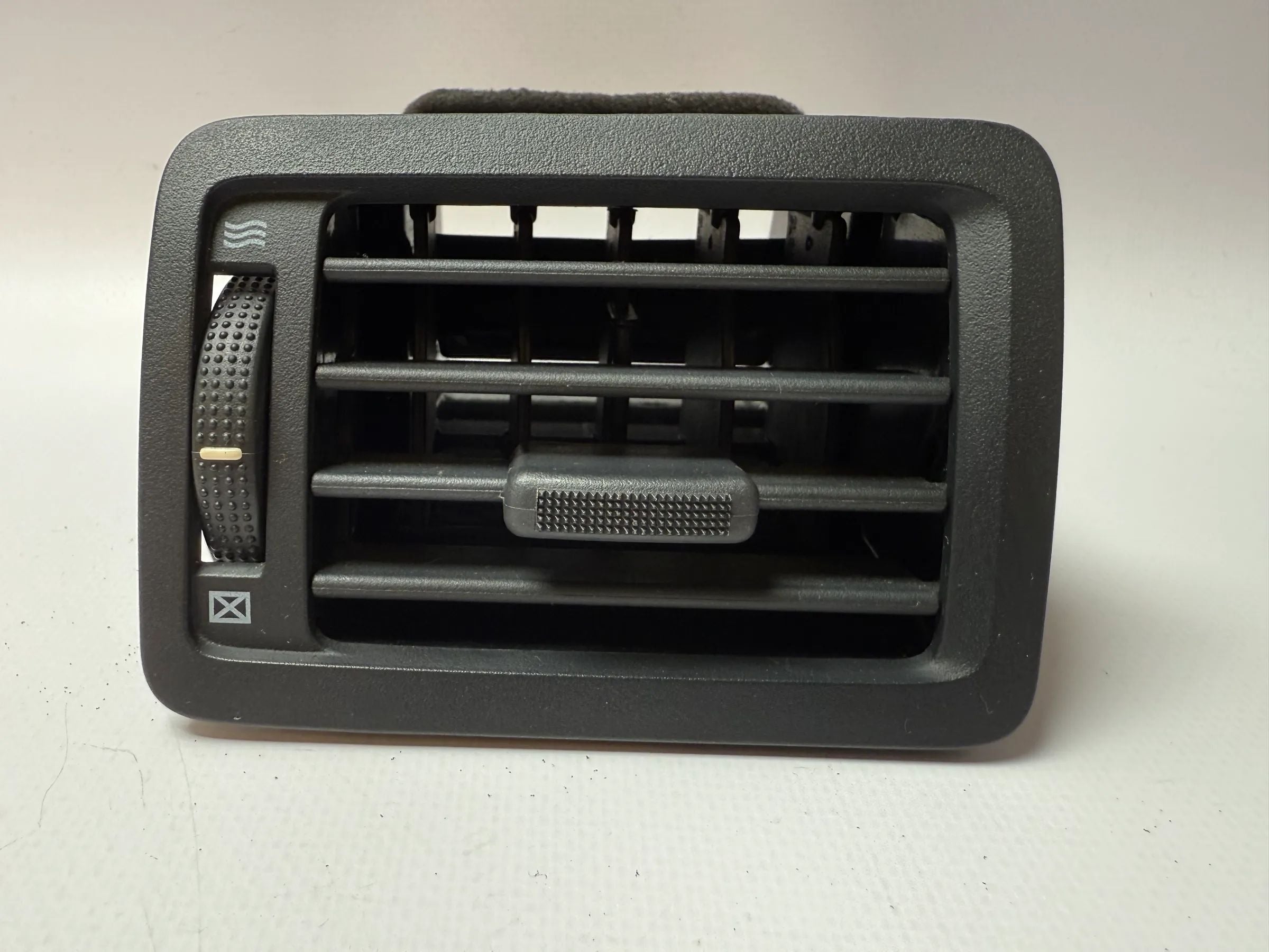 Original Hyundai Tucson air vent ventilation grille left 97480-2E000 / JM 97 301A 