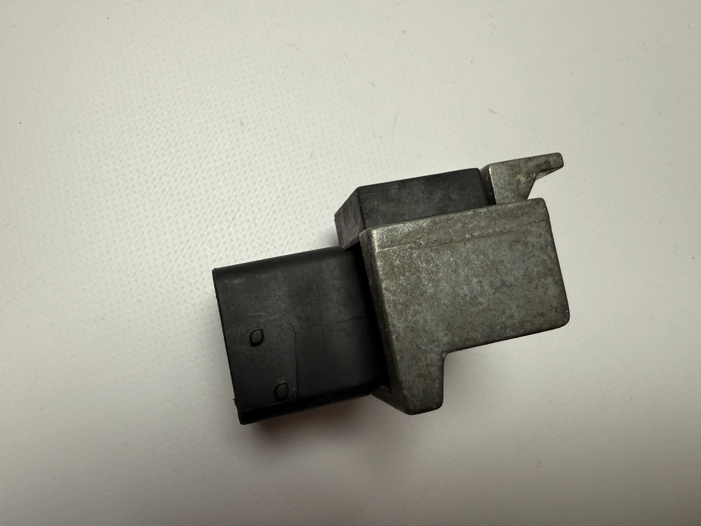 純正Renault Laguna Twingo グロープラグリレー抵抗 Nagares 9640469680-A
