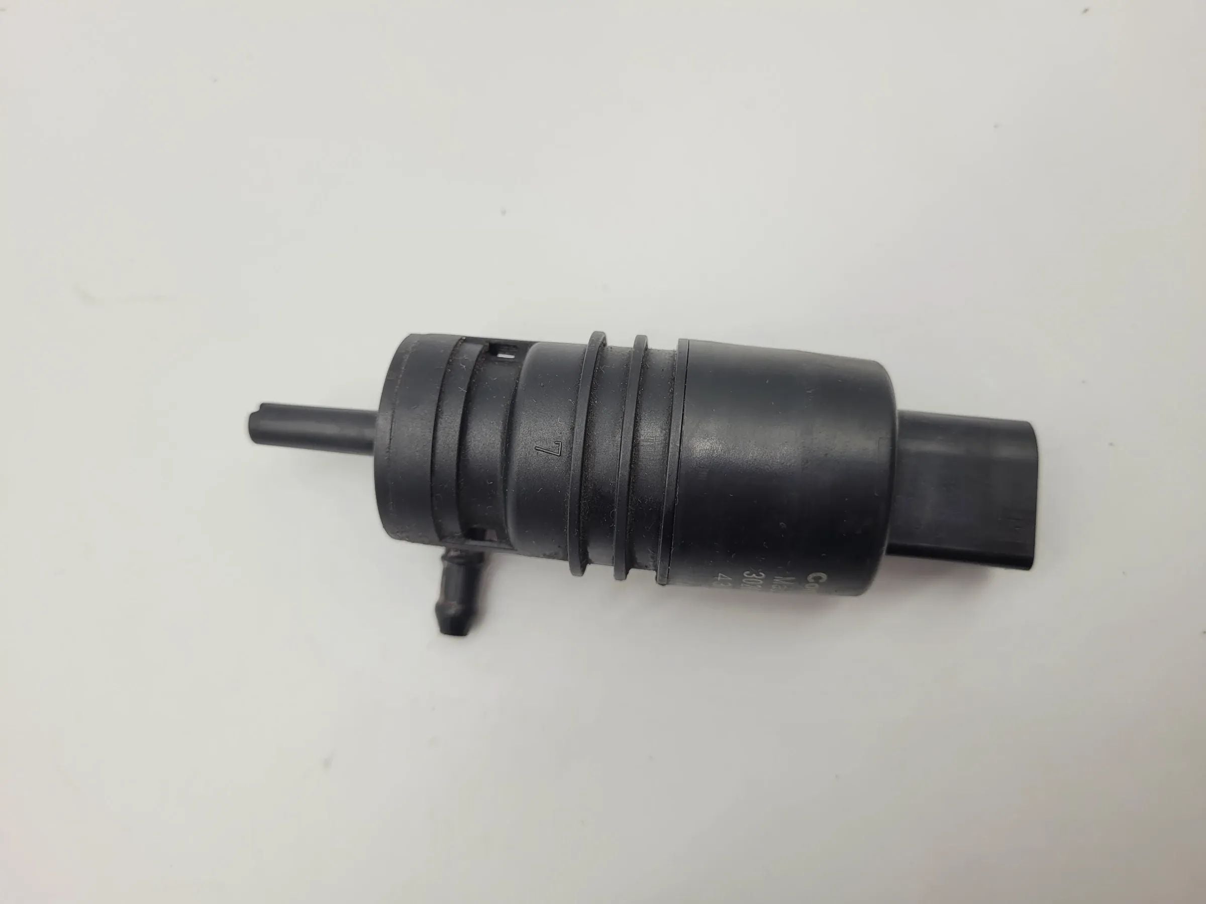 BMW 5er Touring E39 Waschwasserpumpe Pumpe 3020175 Original