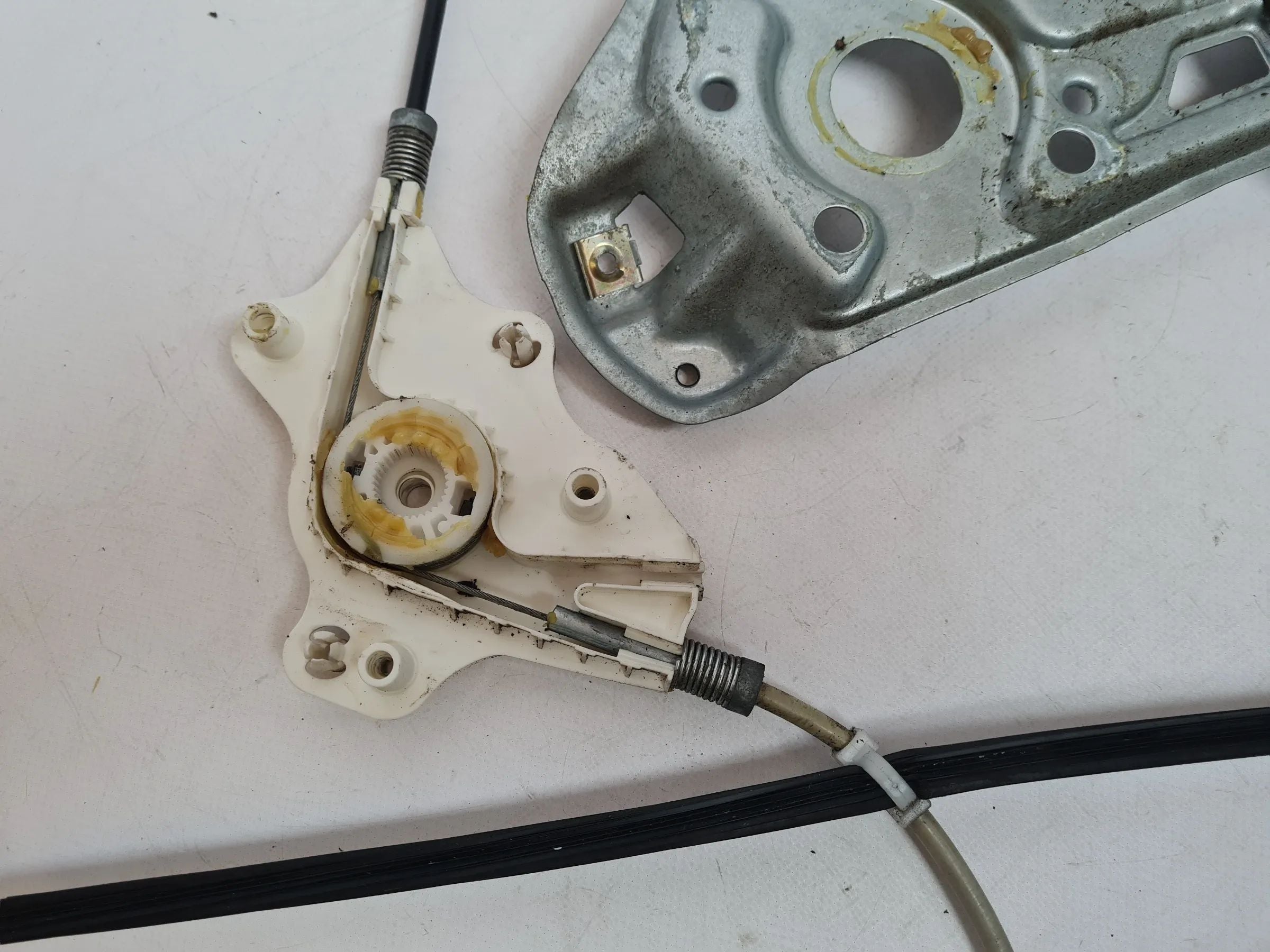 Original Mercedes C-Klasse (CL203) Fensterheber Elek. Links Vorne A2037200546