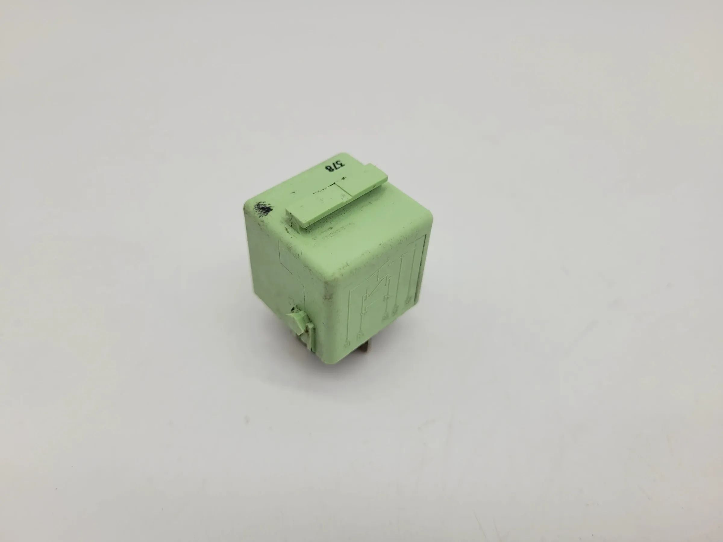 Original BMW 3er/5er E36/E39/E46 etc Relais Grün 61.36-8373700