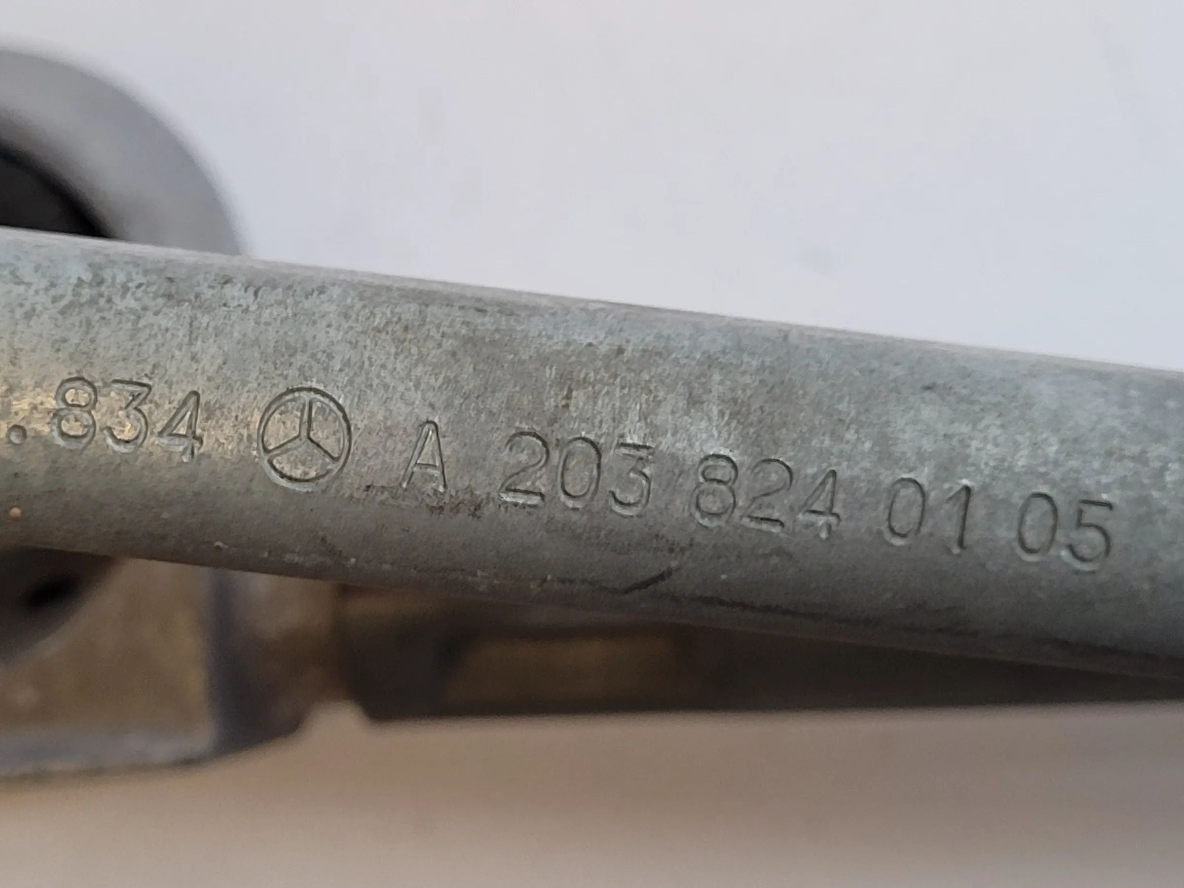 Original Mercedes-Benz C-Klasse (W203) Wischergestänge Vorne A2038240105