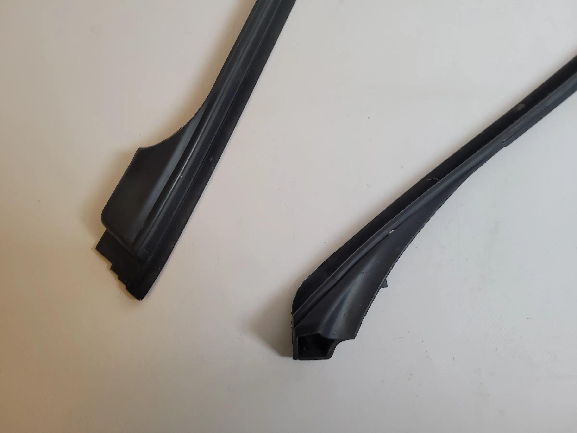 BMW 5er Touring E61 Türdichtung Gummi Vorne Rechts 7057508000 Original