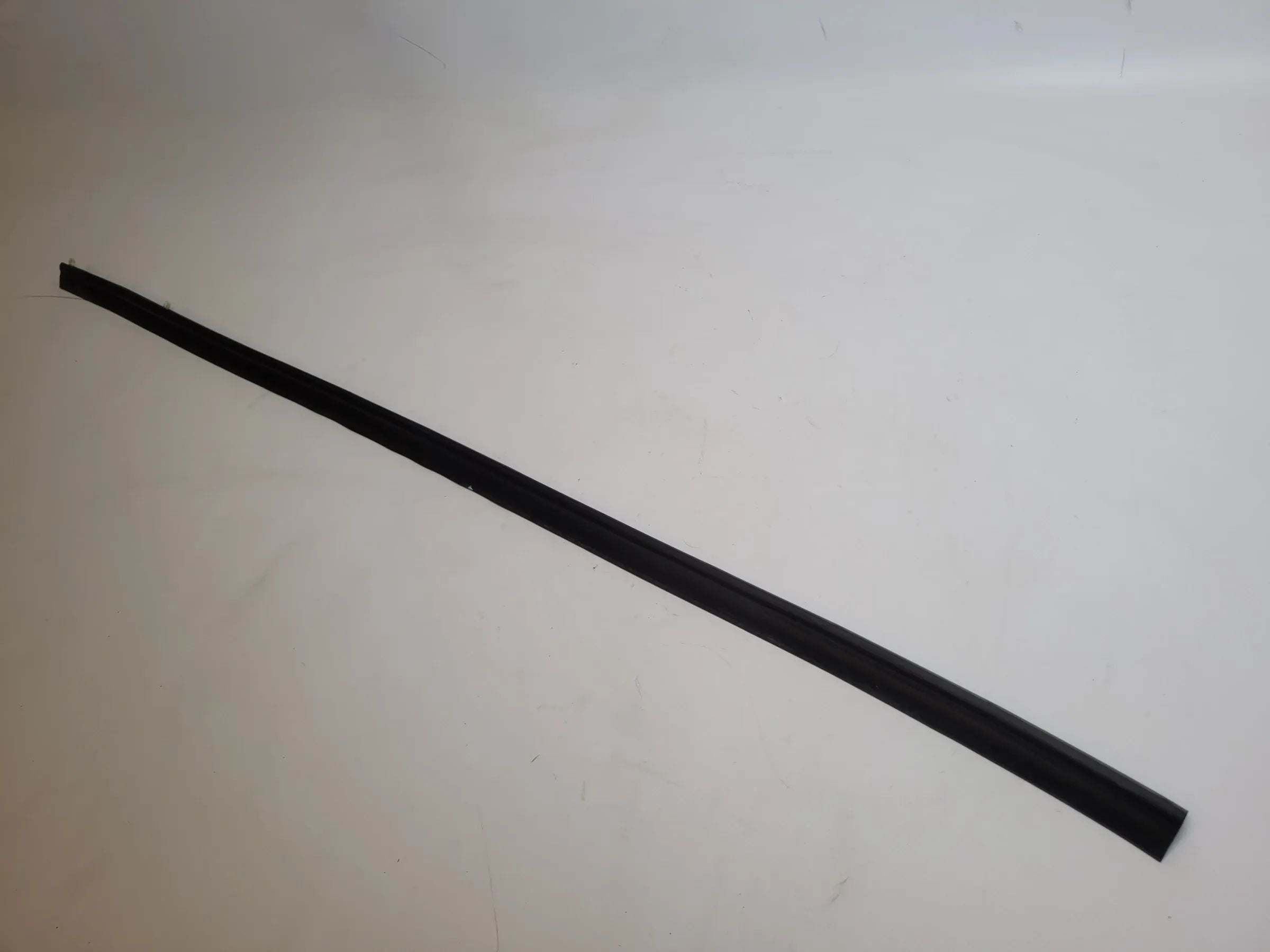 BMW 5er Touring E61 Dichtung Gummi Türgelenk Vorne Rechts 7033790 Original