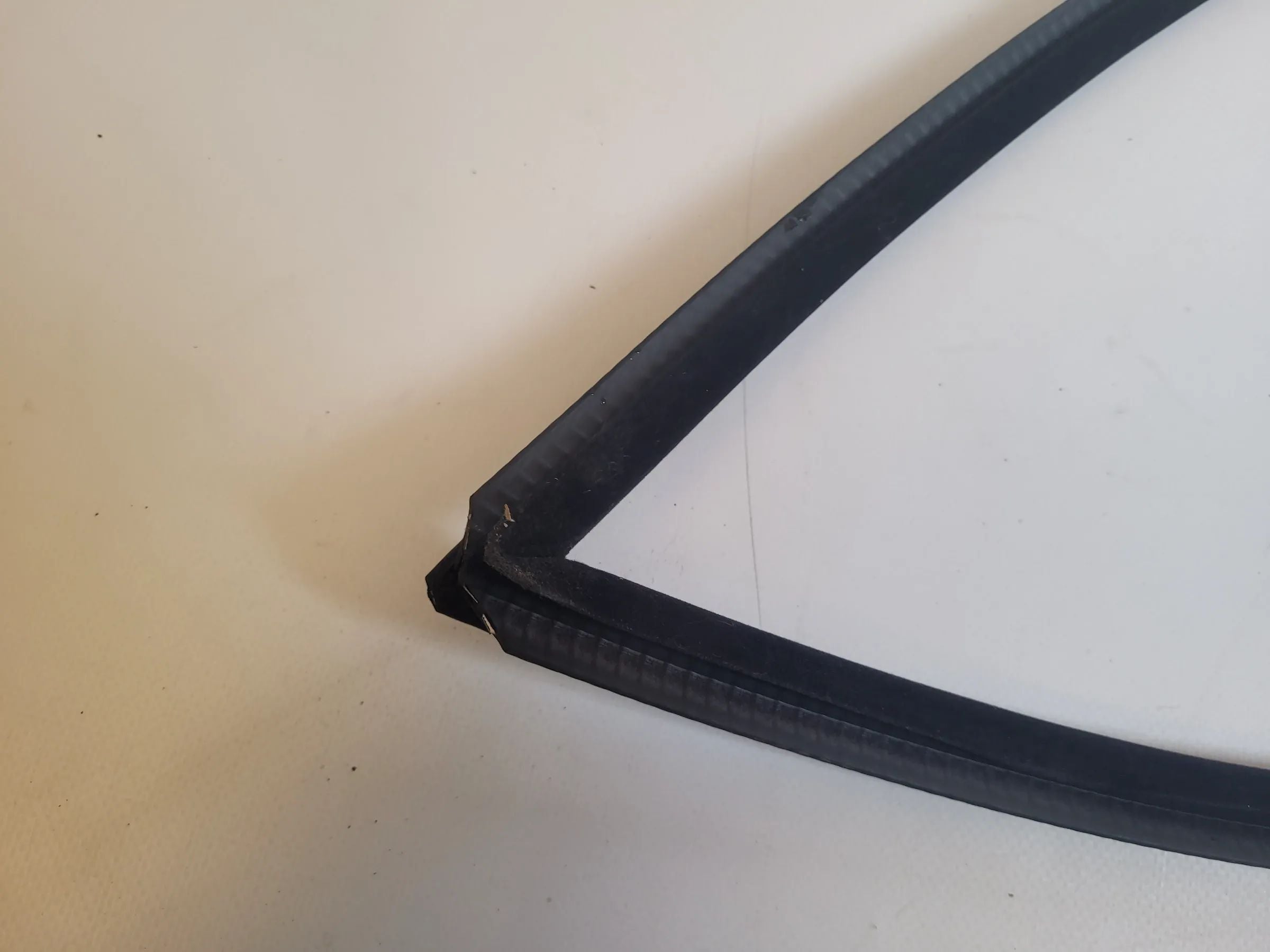 BMW 5er Touring E39 Dichtung Kofferaumfenster Rechts (Original)