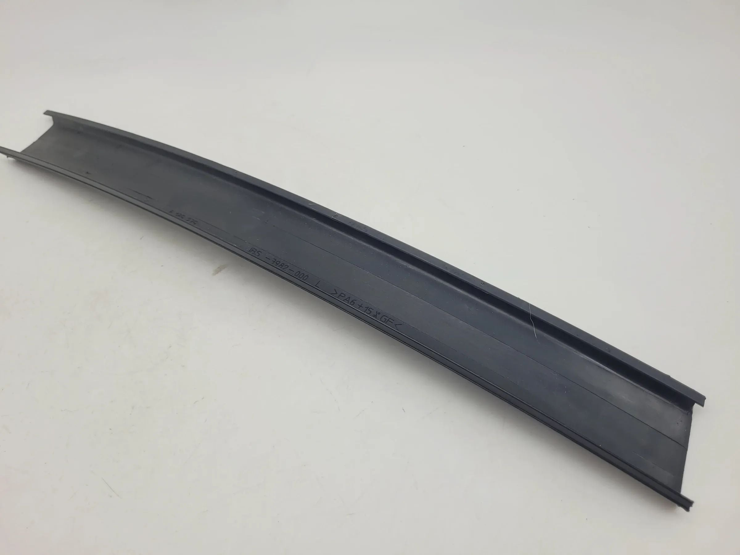 BMW 5er Touring E39 Fensterführungssteg Hinten Links Innen 8189279