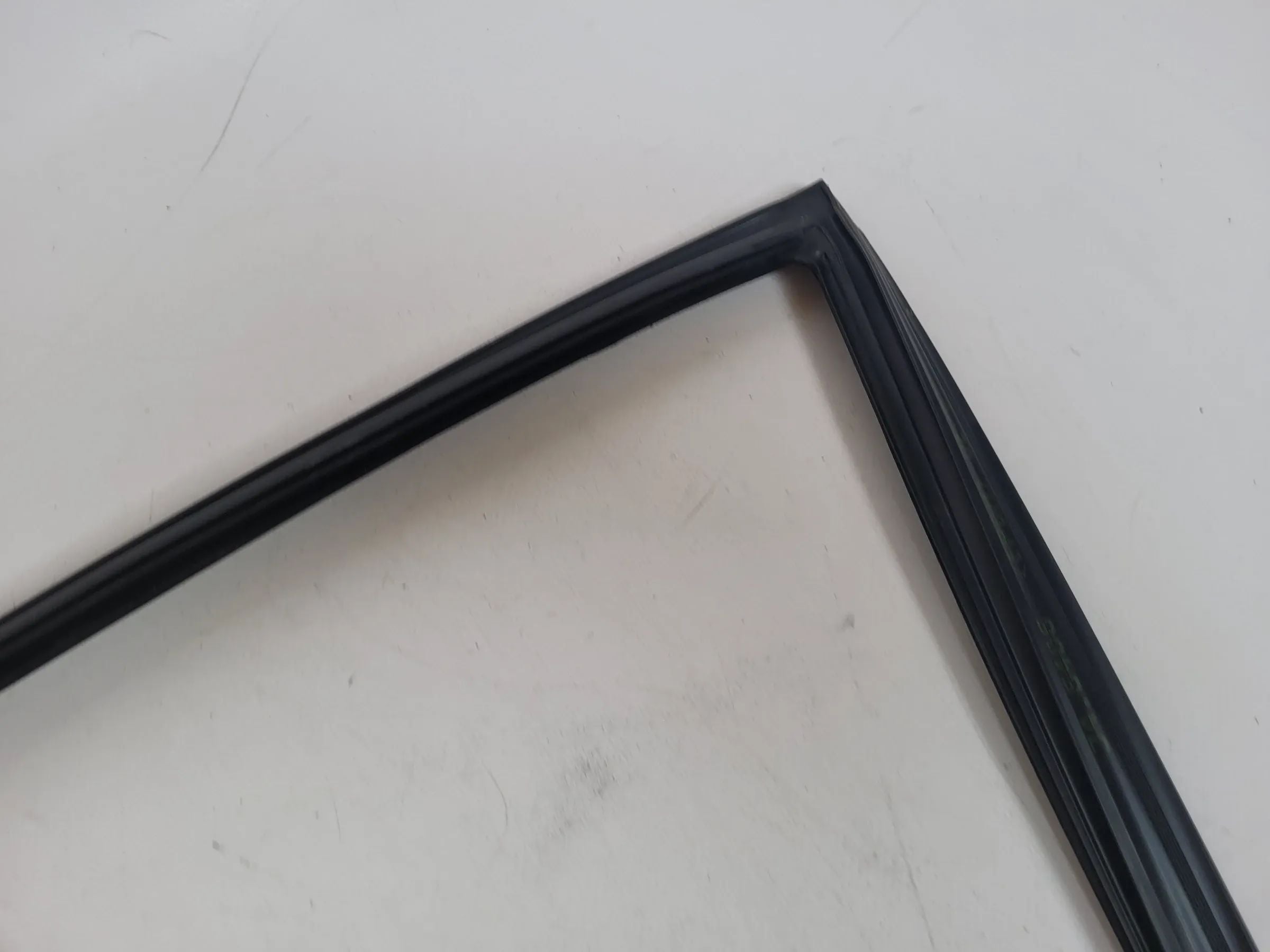 BMW 5er Touring E39 Dichtung Fensterführung Rechts Hinten Innen (Original)