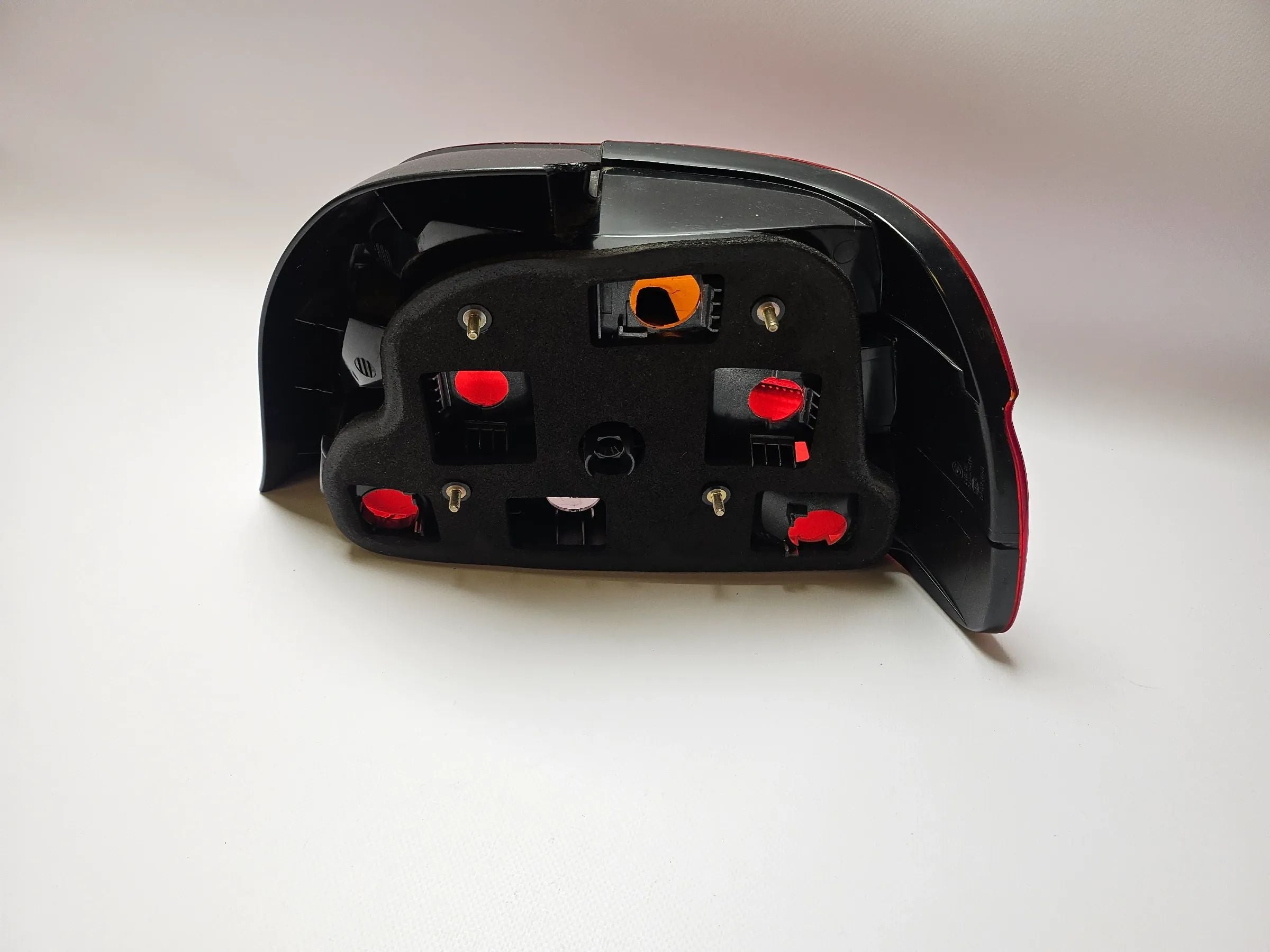 ไฟท้ายซ้าย BMW 5er E39 ซีดาน 1995-2000 อะไหล่แท้ 8358031