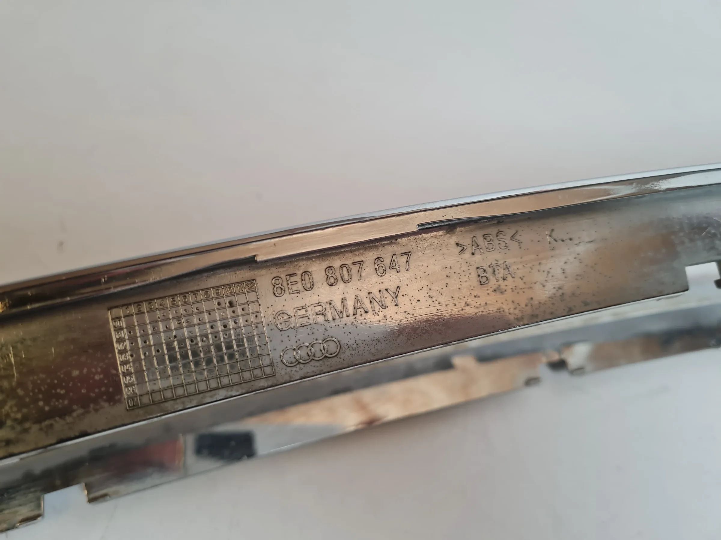 Original Audi A4 (8E/8H/B6) Chrom Blende Gitterblende Grill Vorne 8E0807647
