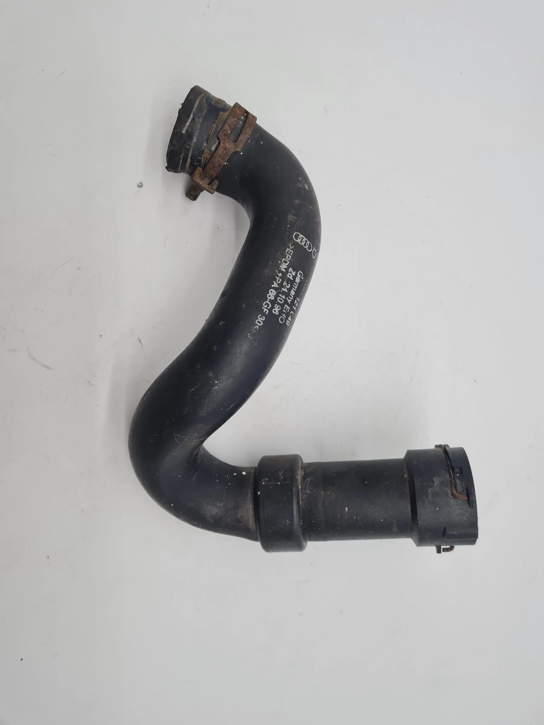 Original Audi A6 (4B2/4B4) 2.4 V6 Kühlerschlauch Kühlwasser 4B0121049