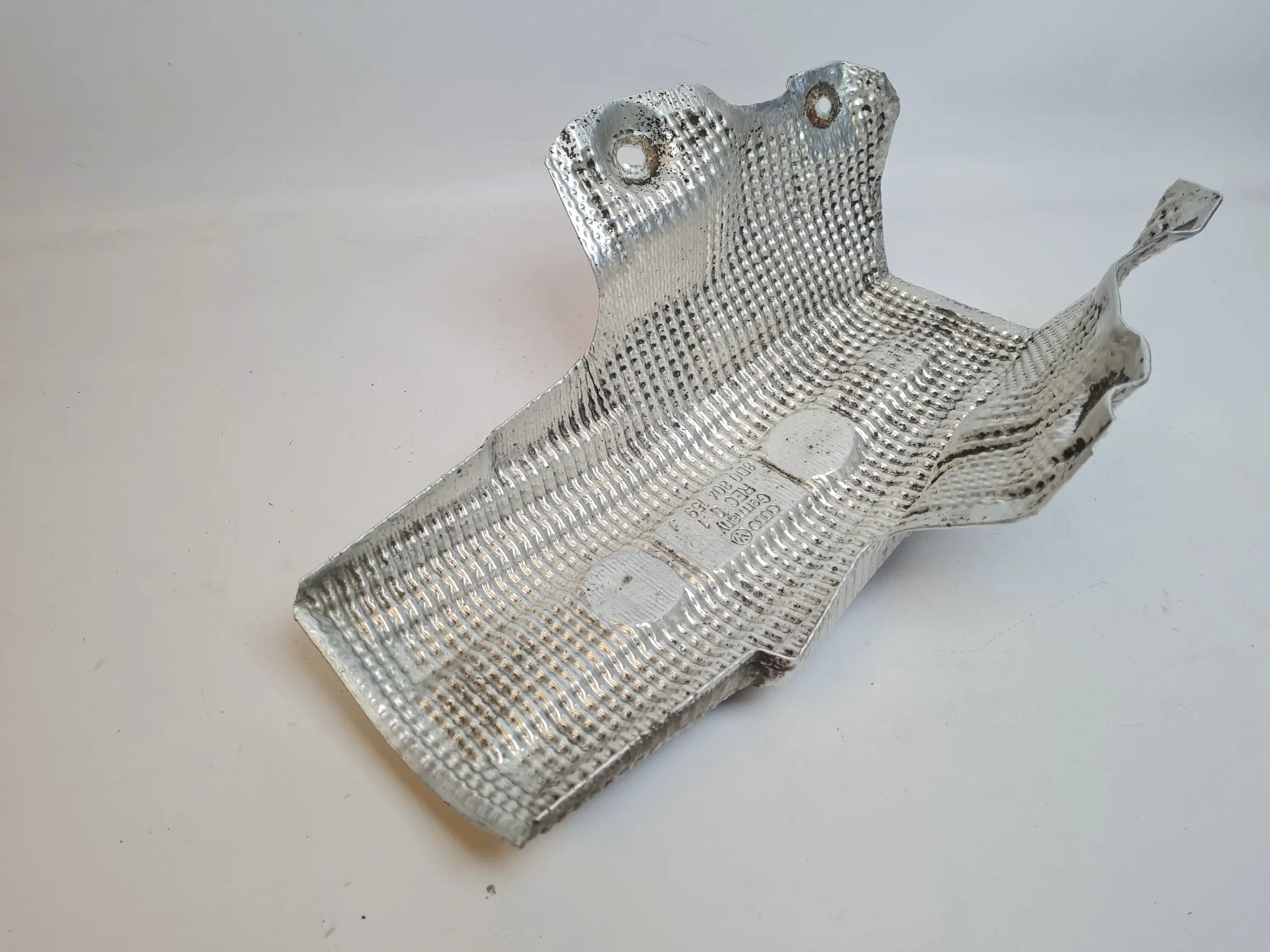 Original Audi A6 (4B2/4B4) Hitzeschutzblech Mittelstück Auspuff 8D0804159J
