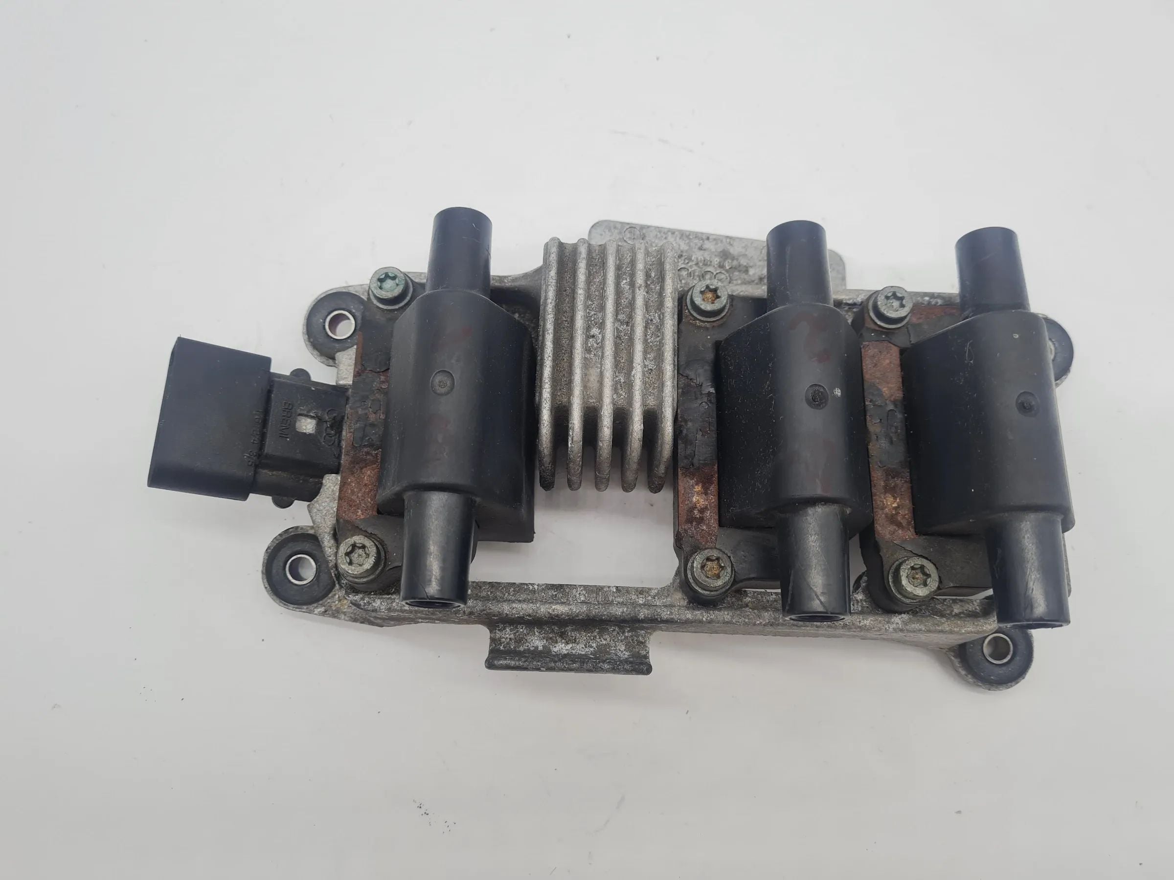 Original Audi A6 (4B2/4B4) 2.4 V6 121KW AGA Zündspule Zündmodul 078905104