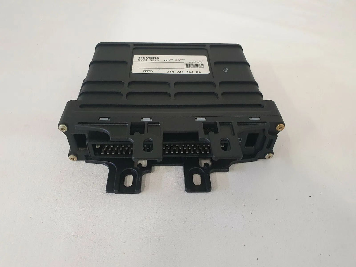 อะไหล่แท้ Audi A4 กล่องควบคุมเกียร์ 01N927733BQ 5WK33213 K01 Siemens