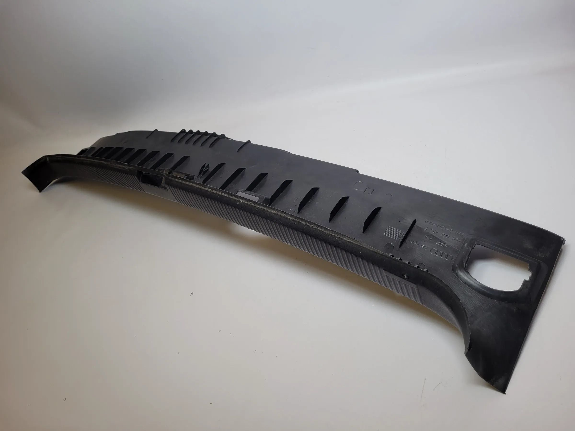 Original Audi A6 (4B2/4B4) Ladekante Verkleidung Kofferraum 4B5863471F