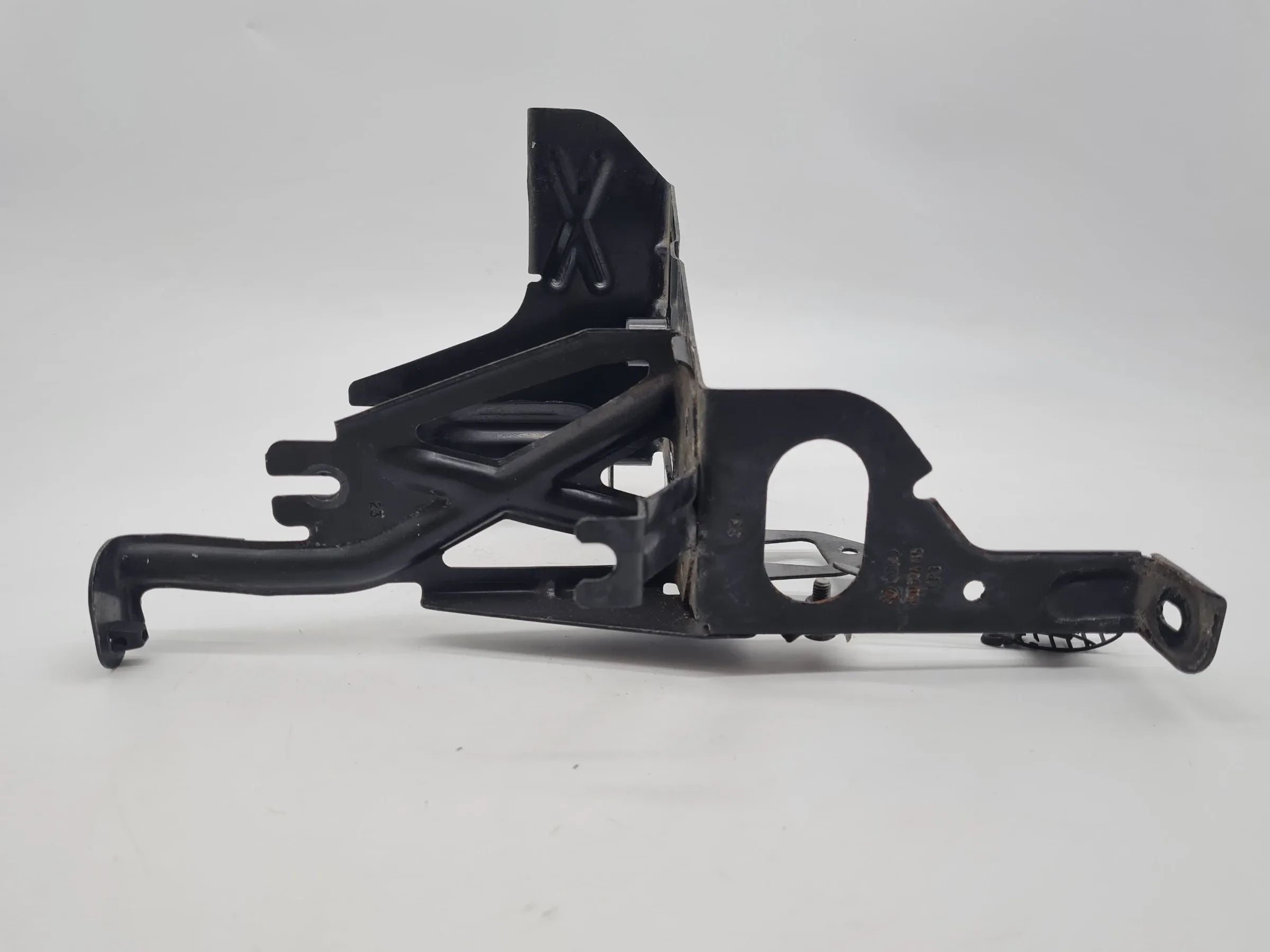 Original Audi A4 S4 B7 (8E/8H) Halterung Träger ABS Hydraulik 8E0614119