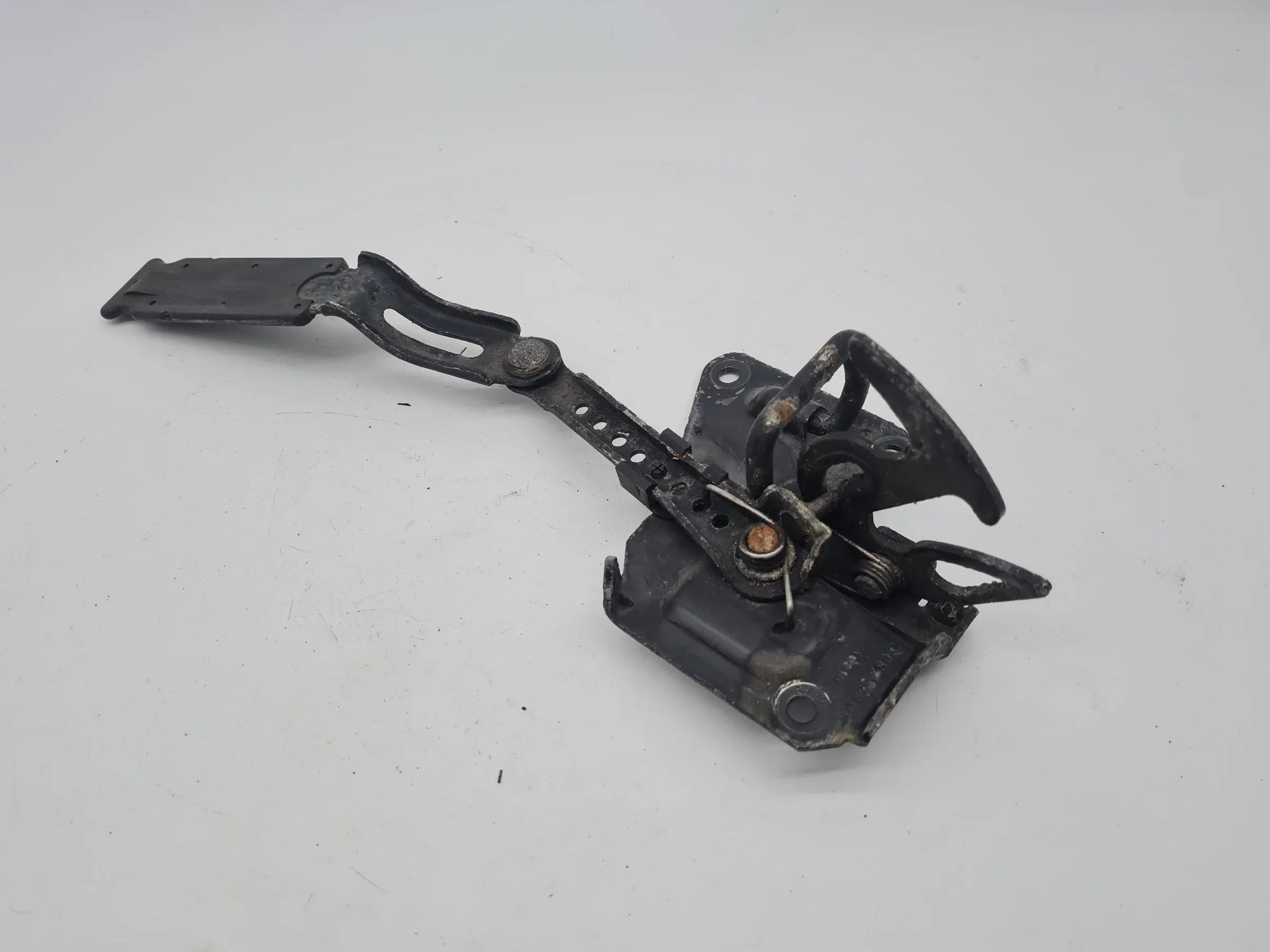 Original Audi A6 (4B2/4B4) Motorhaube Fanghaken 4B0823480C