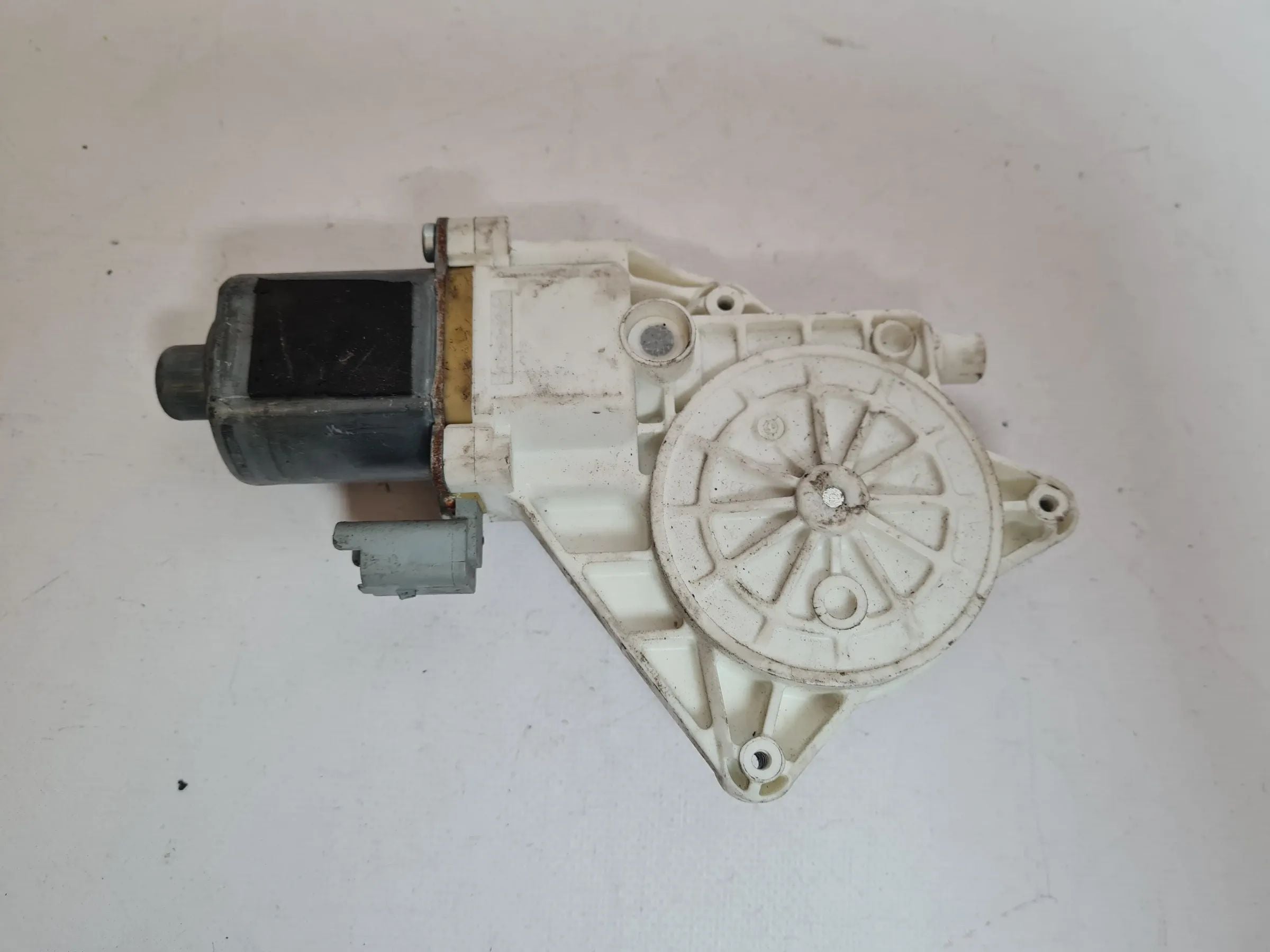 Original Nissan Micra III 3 (K12) Fensterhebermotor Rechts Vorne 0130822203