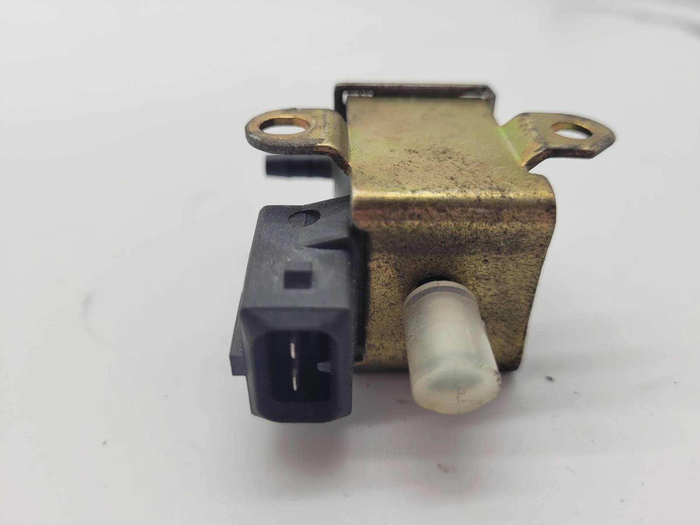 Original Audi A6 (4B2/4B4) Unterdruckventil Magnetventil 026906283H