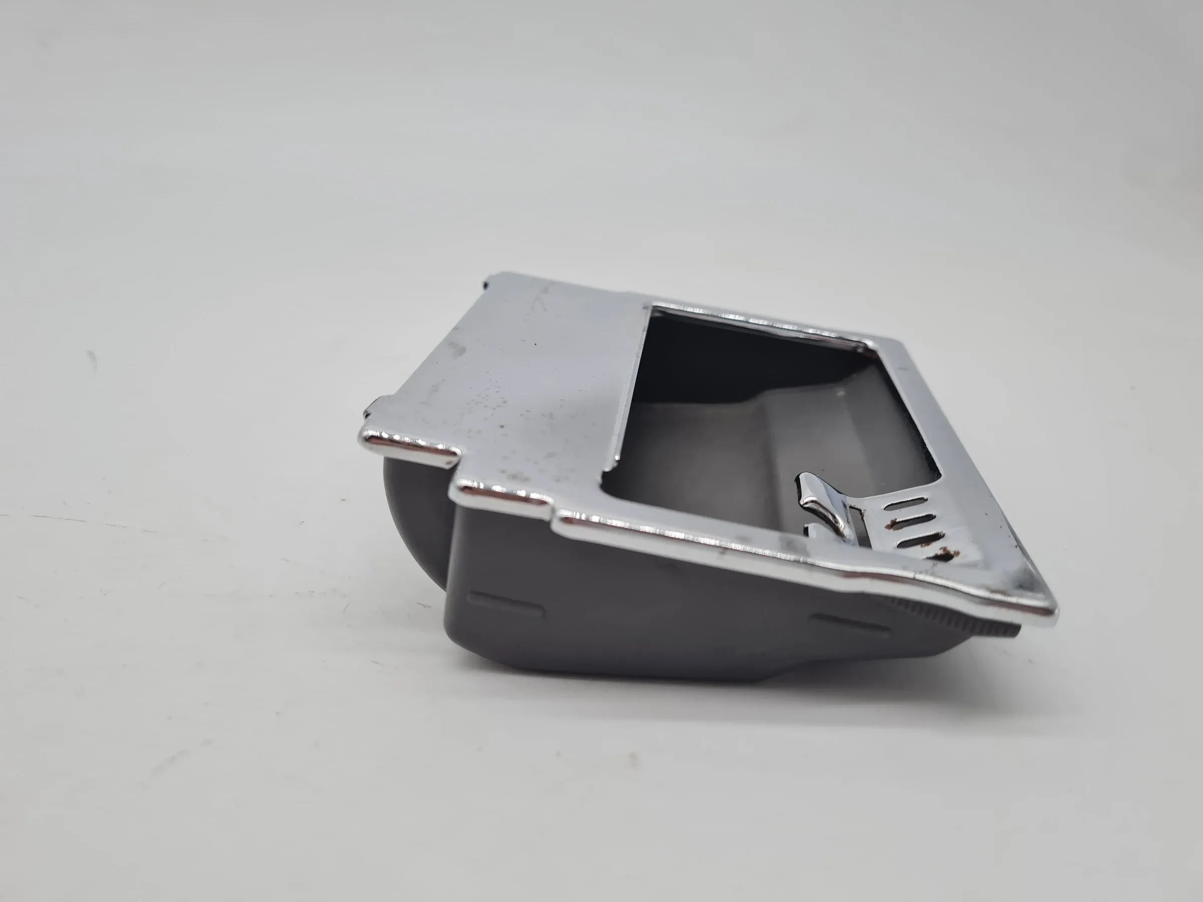 Original Audi A6 (4B2/4B4) Aschenbecher Einsatz Vorne Silber 4B0857951F/G