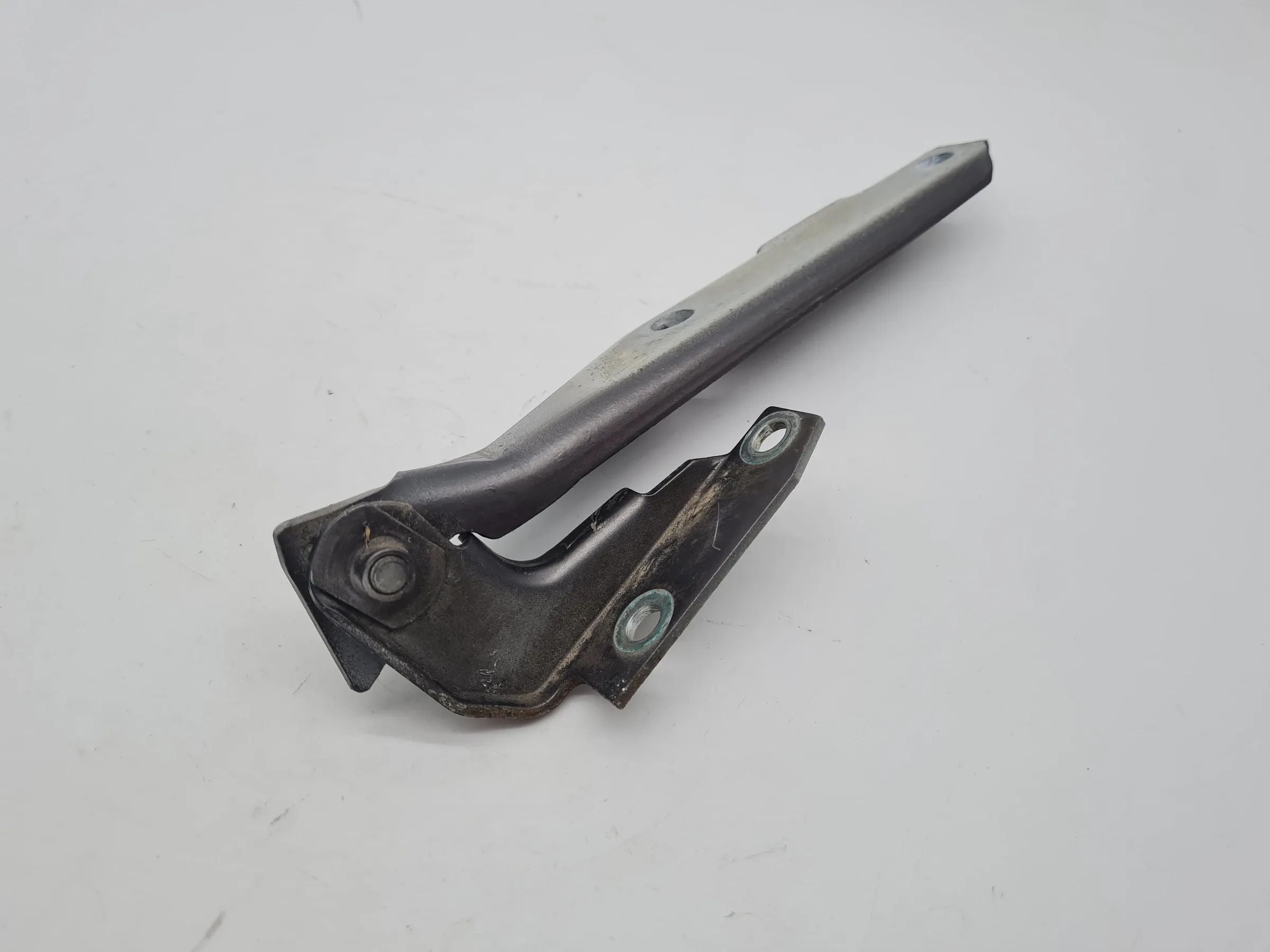 Original Audi A6 (4B2/4B4) Motorhaube Motorhaubenscharnier Rechts 4B0823302E