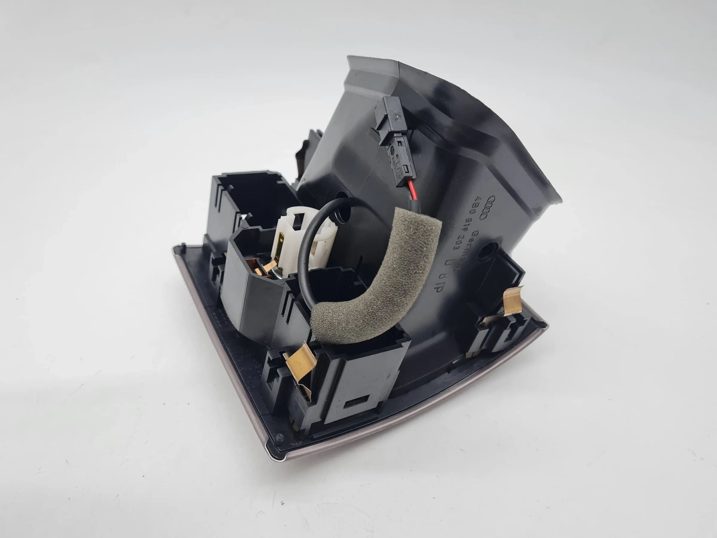 Original Audi A6 (4B2/4B4) Luftdüse Zigarettenanzünder Hinten 4B0815743