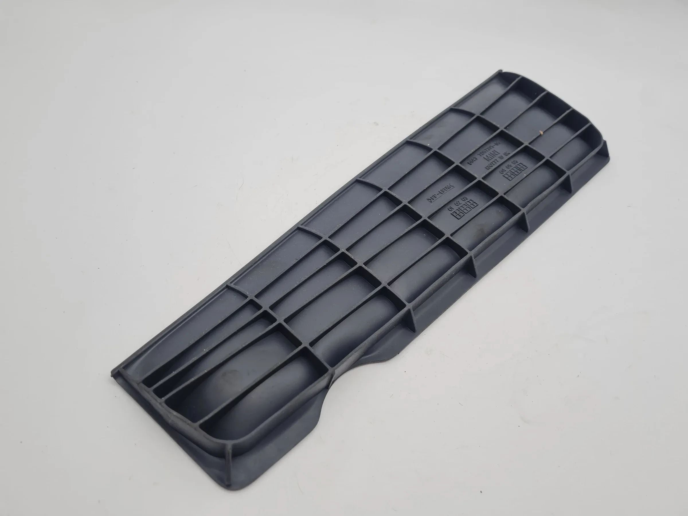 Original Mini One (R50/R53) Matte Ablagefach Gummi Einlage Links 51.43-7057375