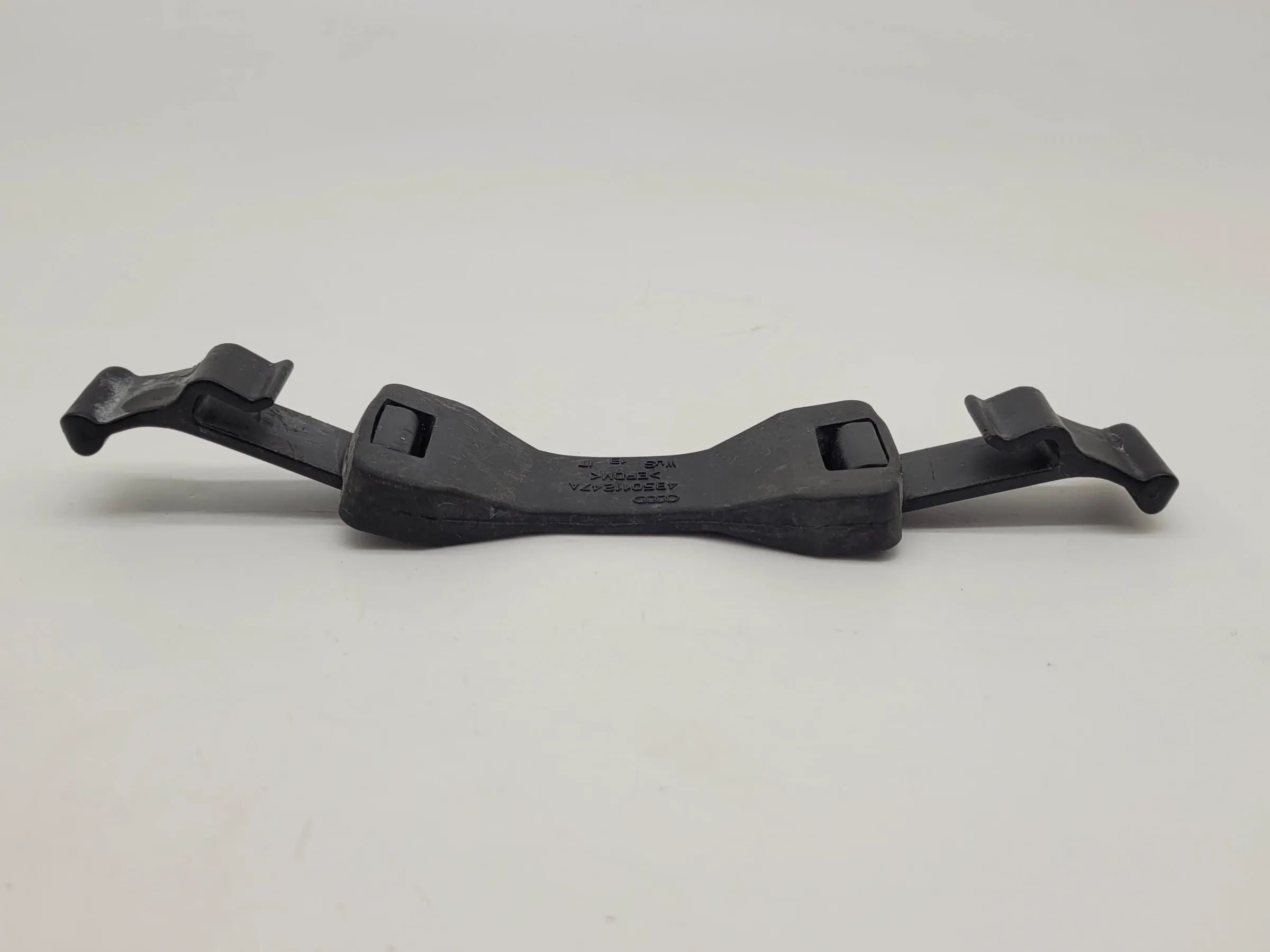 Original Audi A6 (4B2/4B4) Halterung Gummi Lasche 4B5011247A