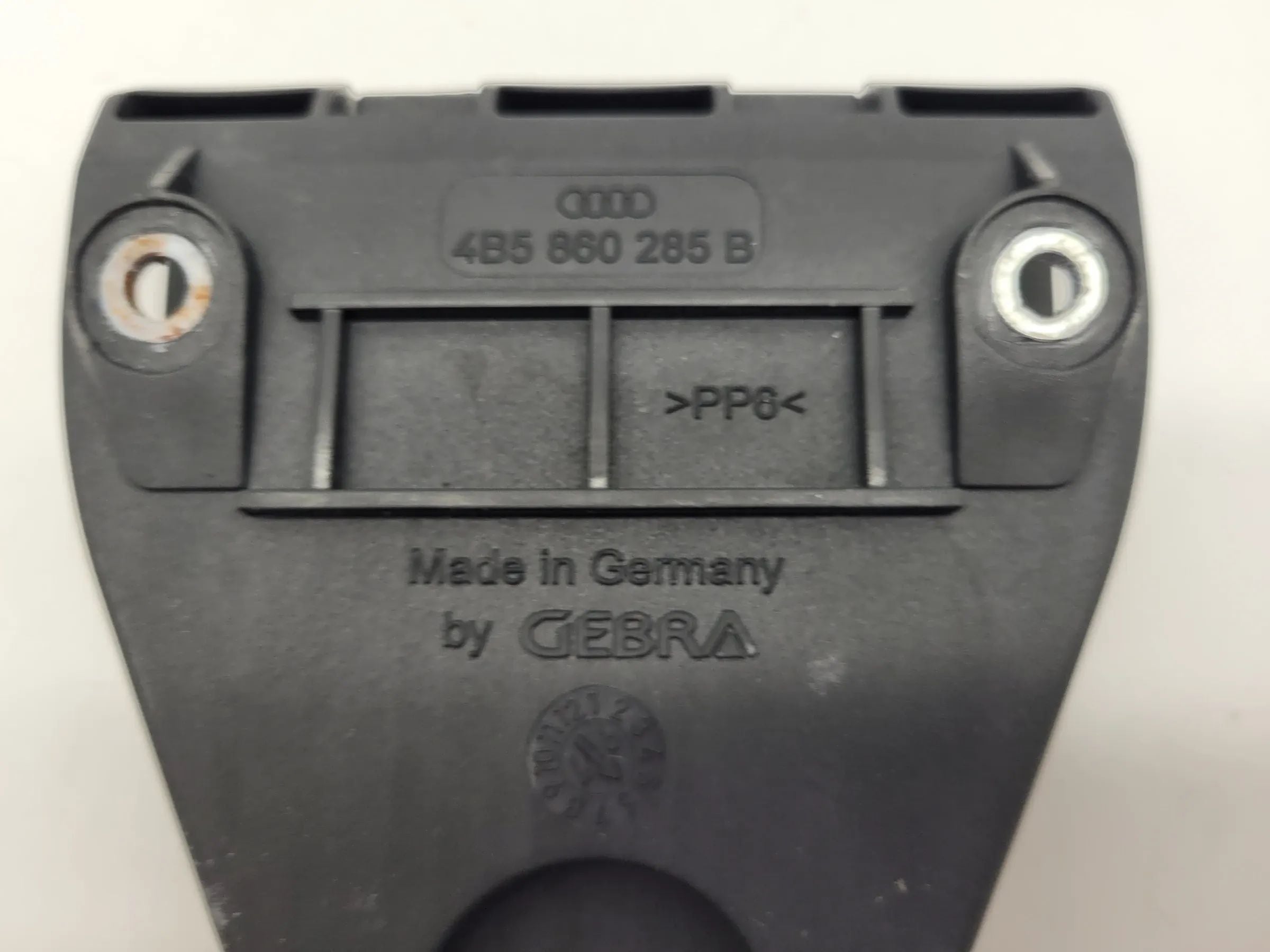 Original Audi A6 (4B2/4B4) Halterung Warndreieck 4B5860285B