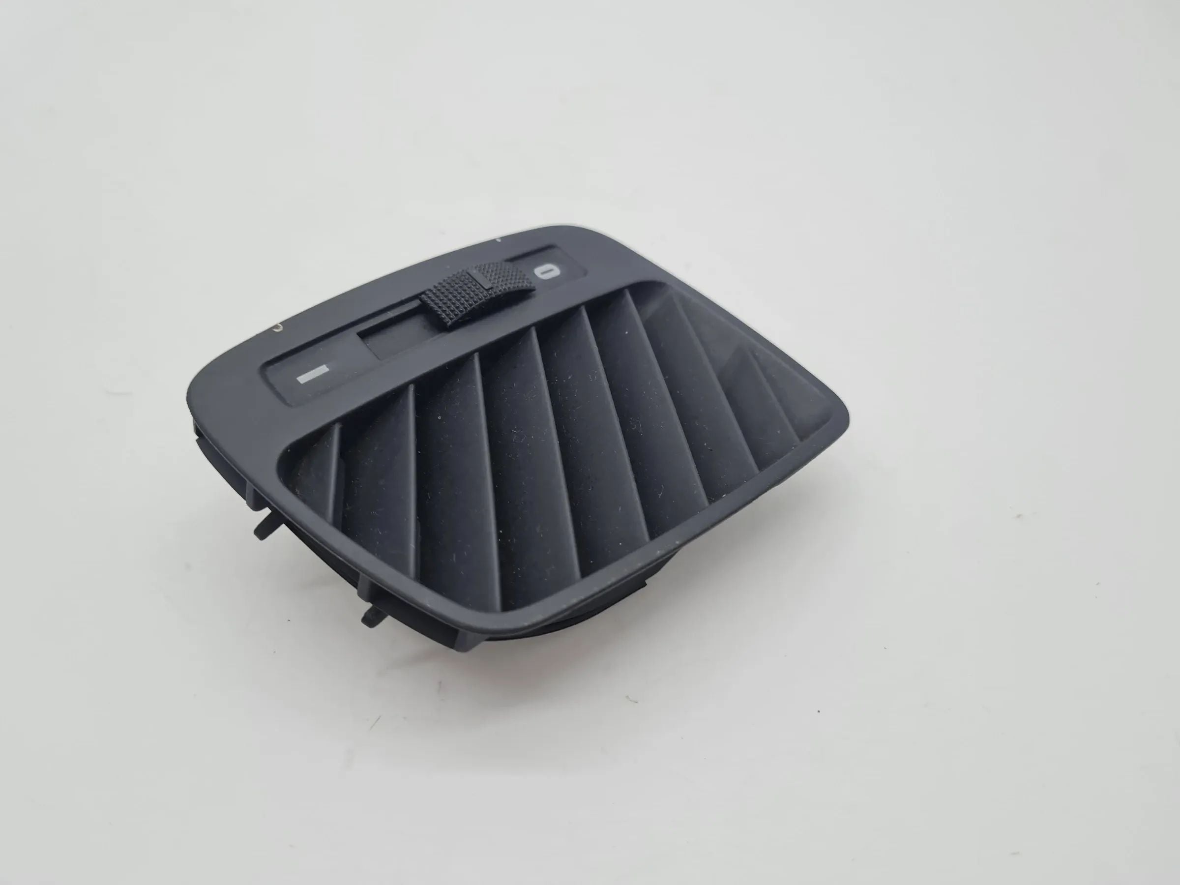 Original Audi A6 (4B2/4B4) Luftgitter Luftdüse Vorne Links 4B0819793