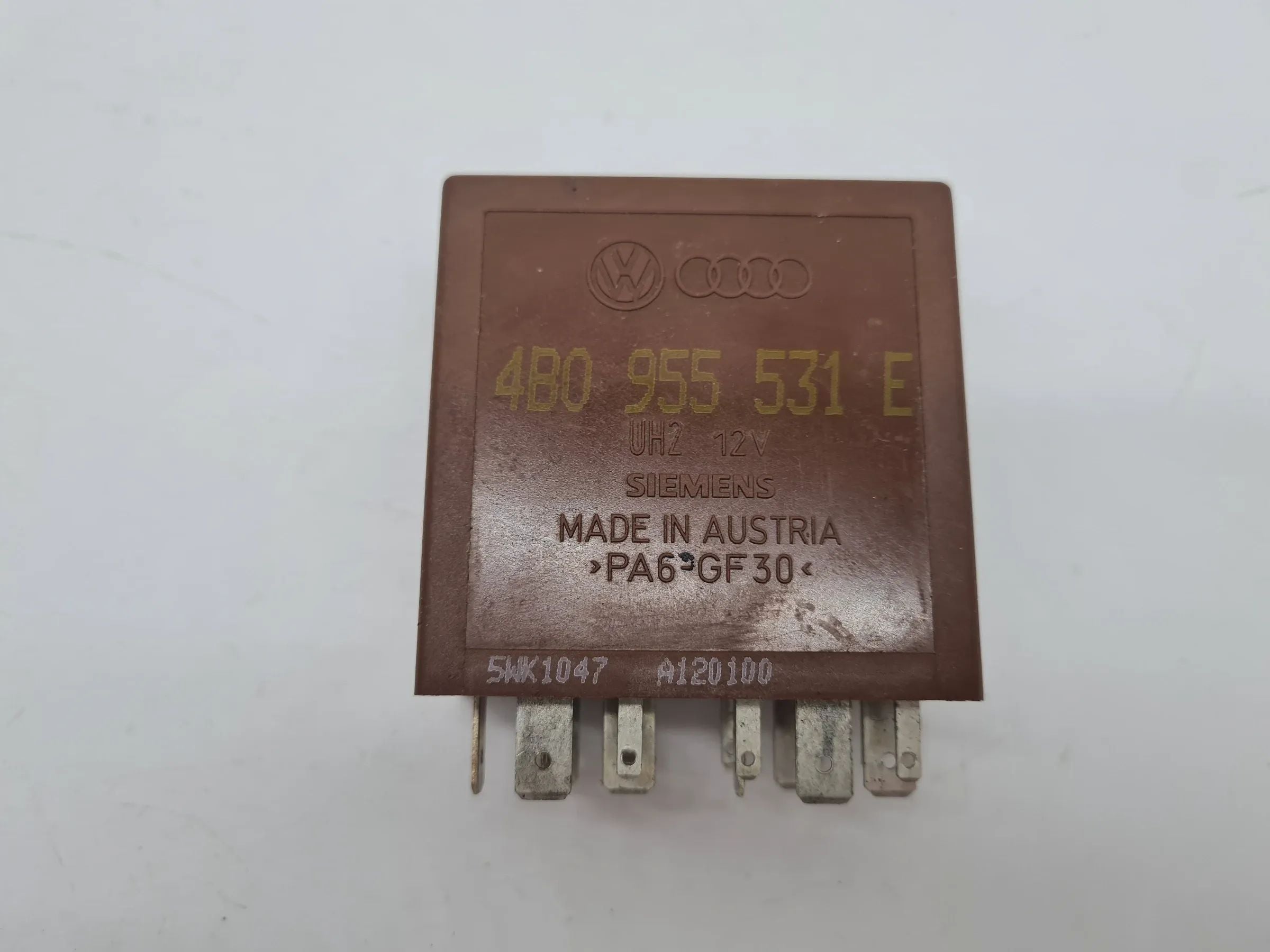 Original Audi A6 (4B2/4B4) Relais Arbeitsrelais Wischwasser 4B0955531E