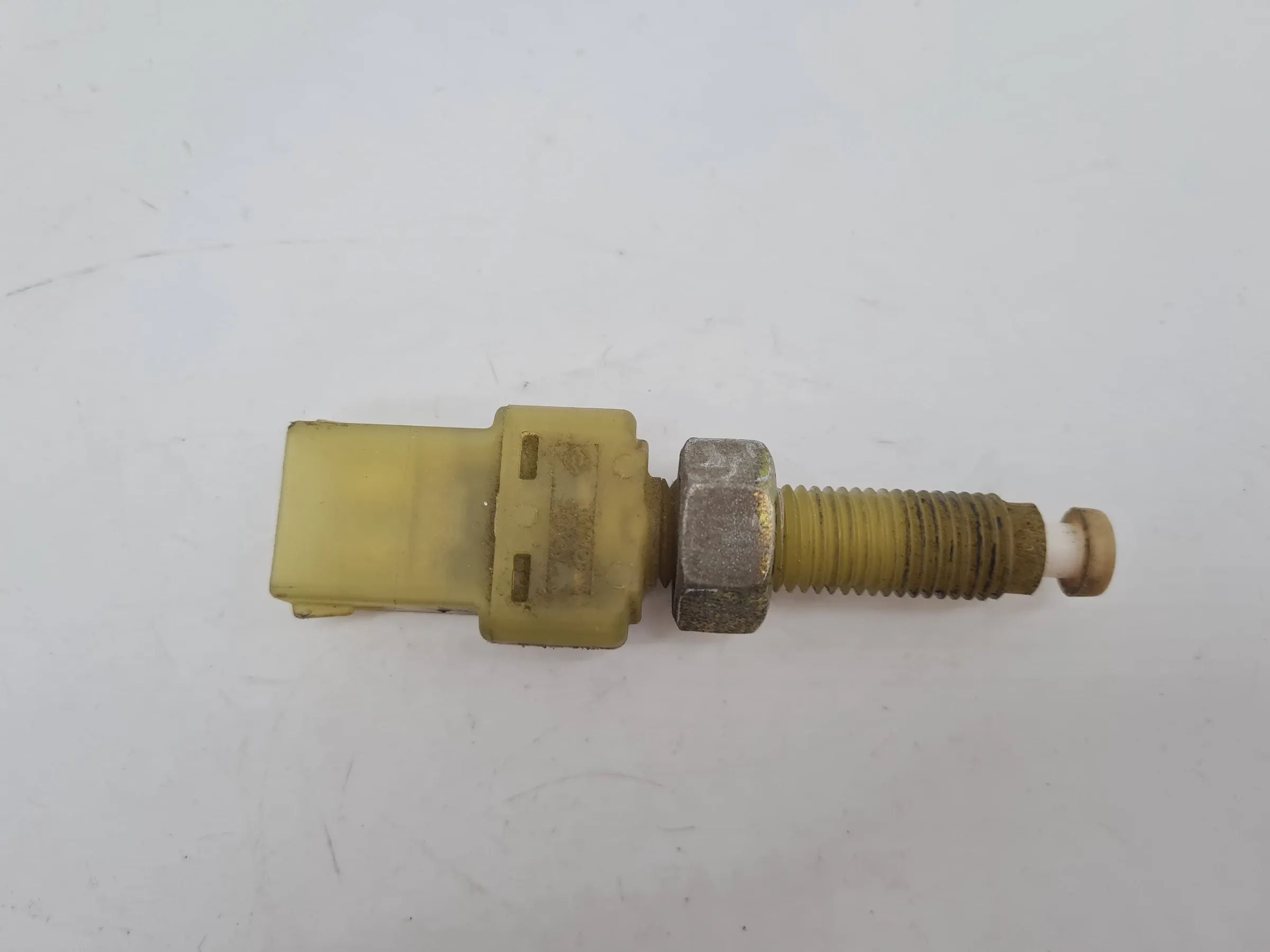 Original Audi A6 (4B2/4B4) Bremslichtschalter 443945515