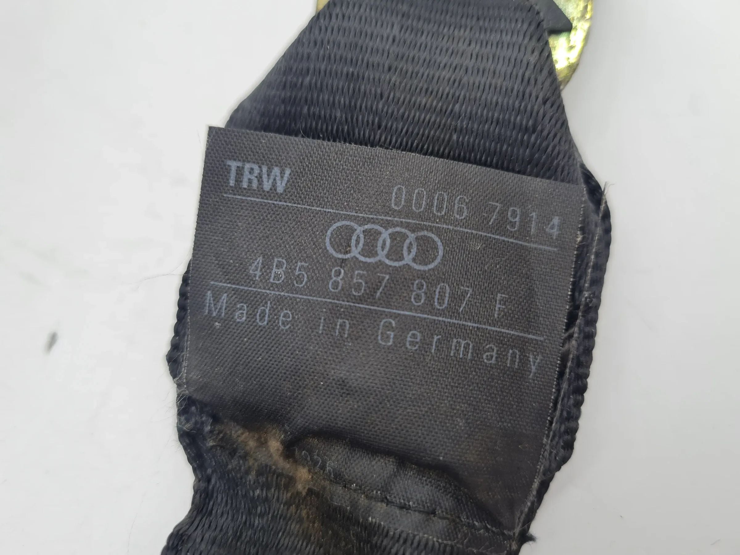 Original Audi A6 (4B2/4B4) Sicherheitsgurt Hinten Mitte 8D1941824