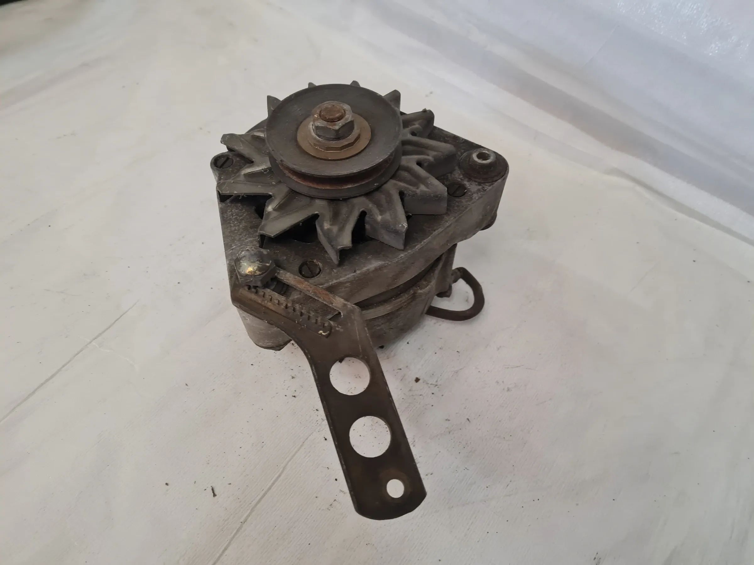 Original BMW 3/5 E28/E30 Bosch Lichtmaschine 0120469617