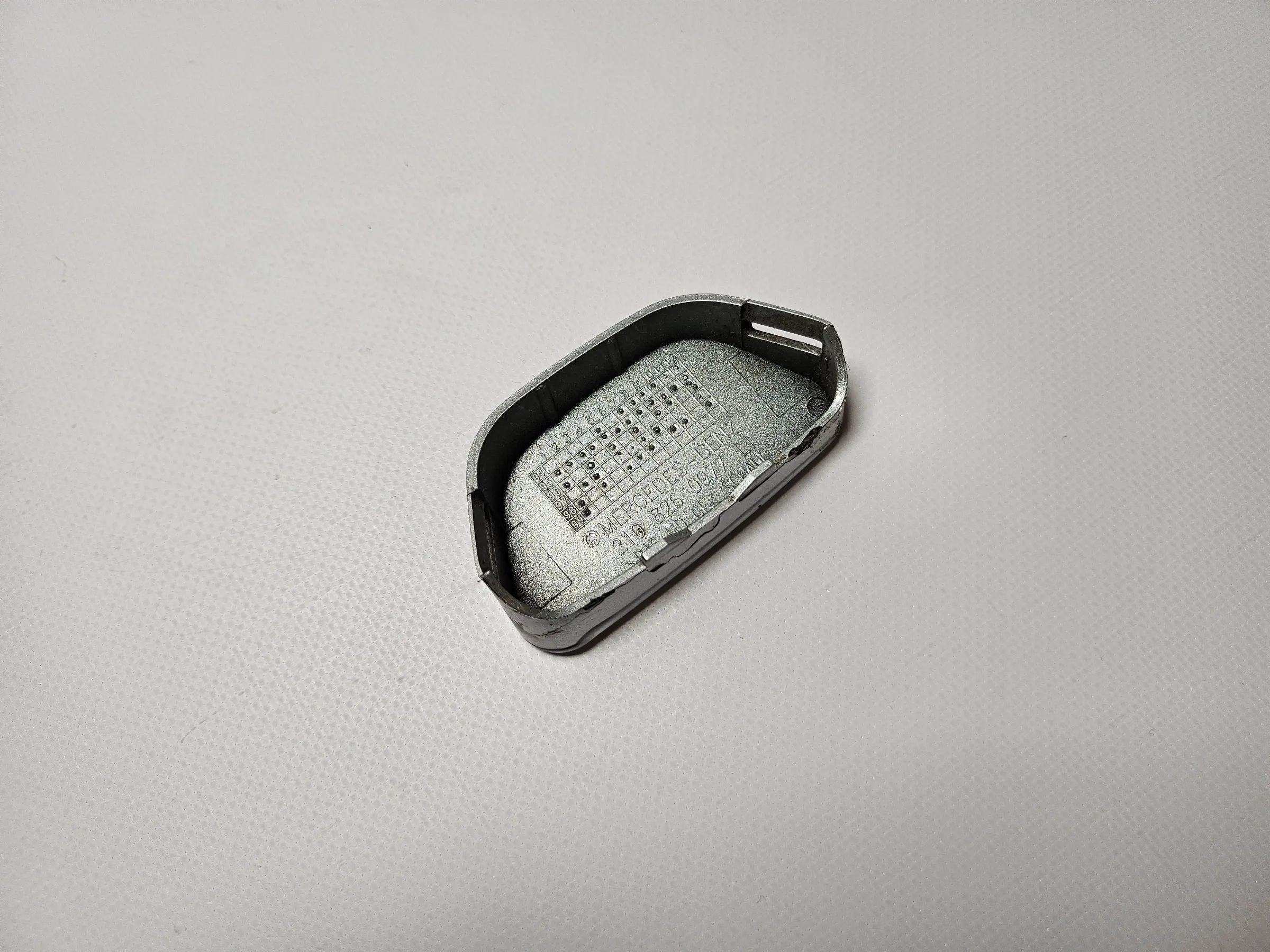 Original Mercedes W210 Klappe / Deckel Düse SWA linkls  silber A2108260977