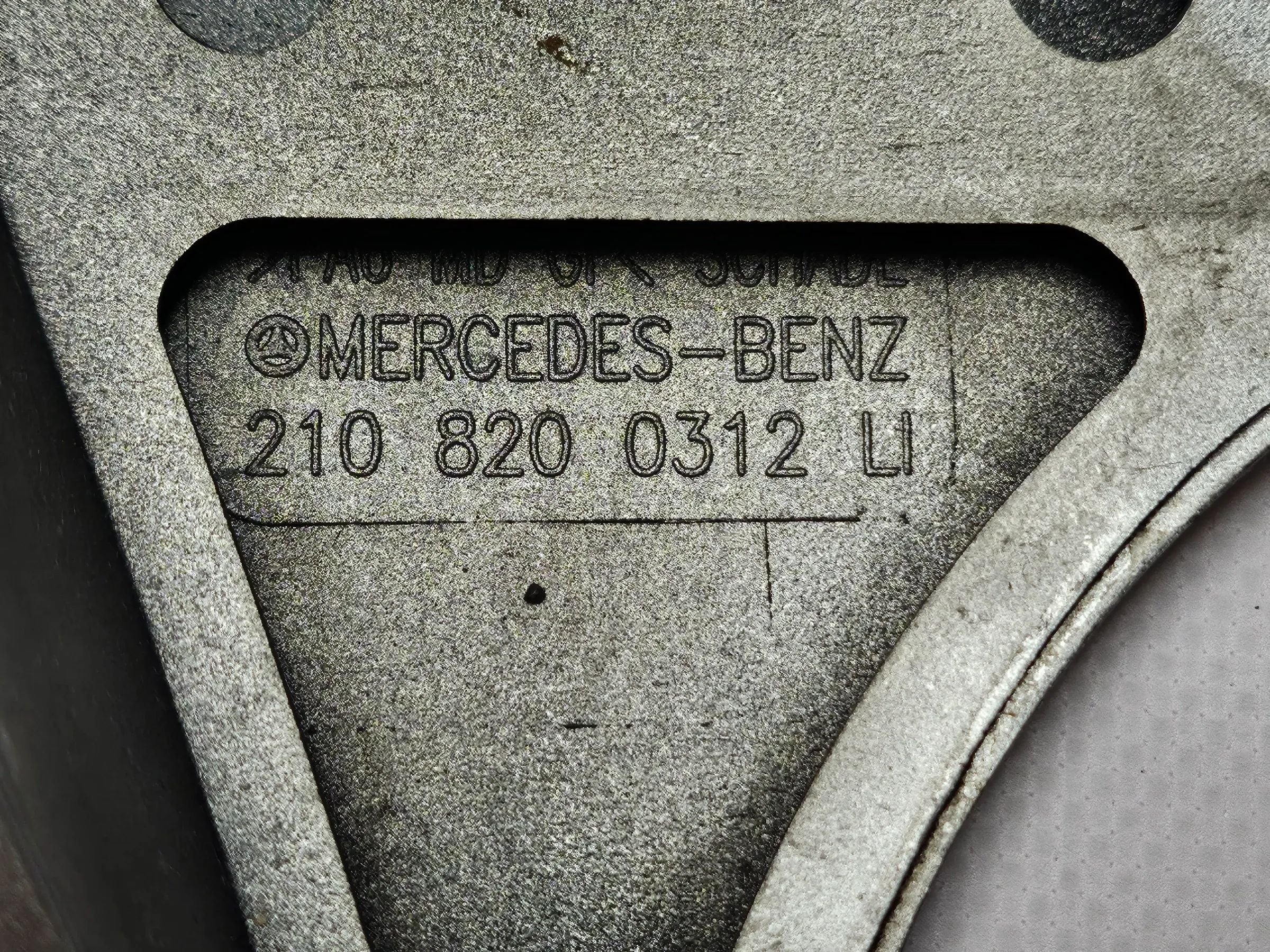 Original Mercedes W210 Moldura do Farol Esquerdo Prateada A2108200312