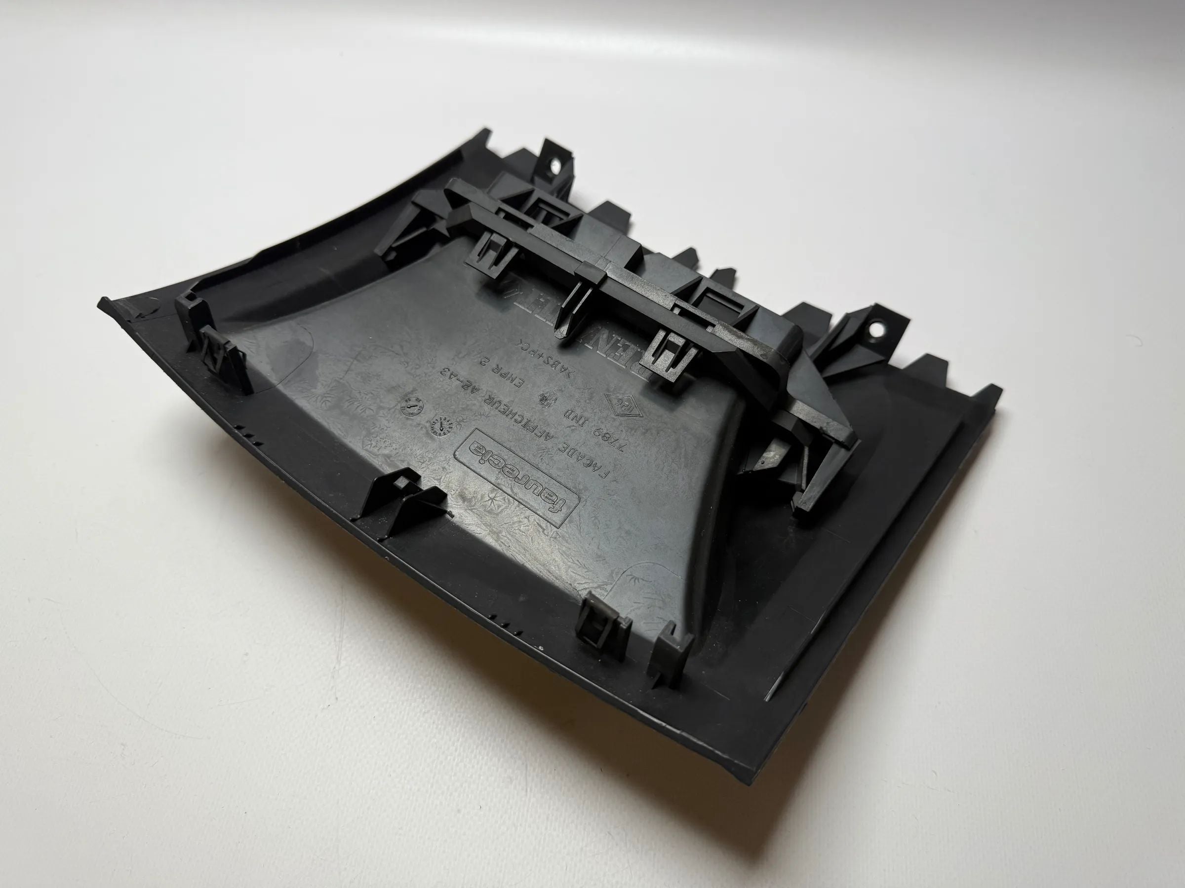 Original Renault Megane II Cabrio Display Blende (Vorderteil) 82000078979