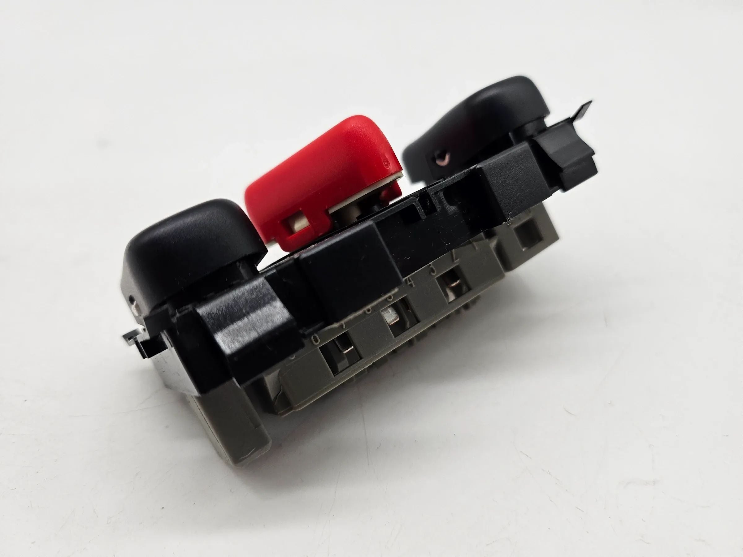 Original Mercedes-Benz C-Klasse W202 Interruptor de Pisca-alerta A2028207410