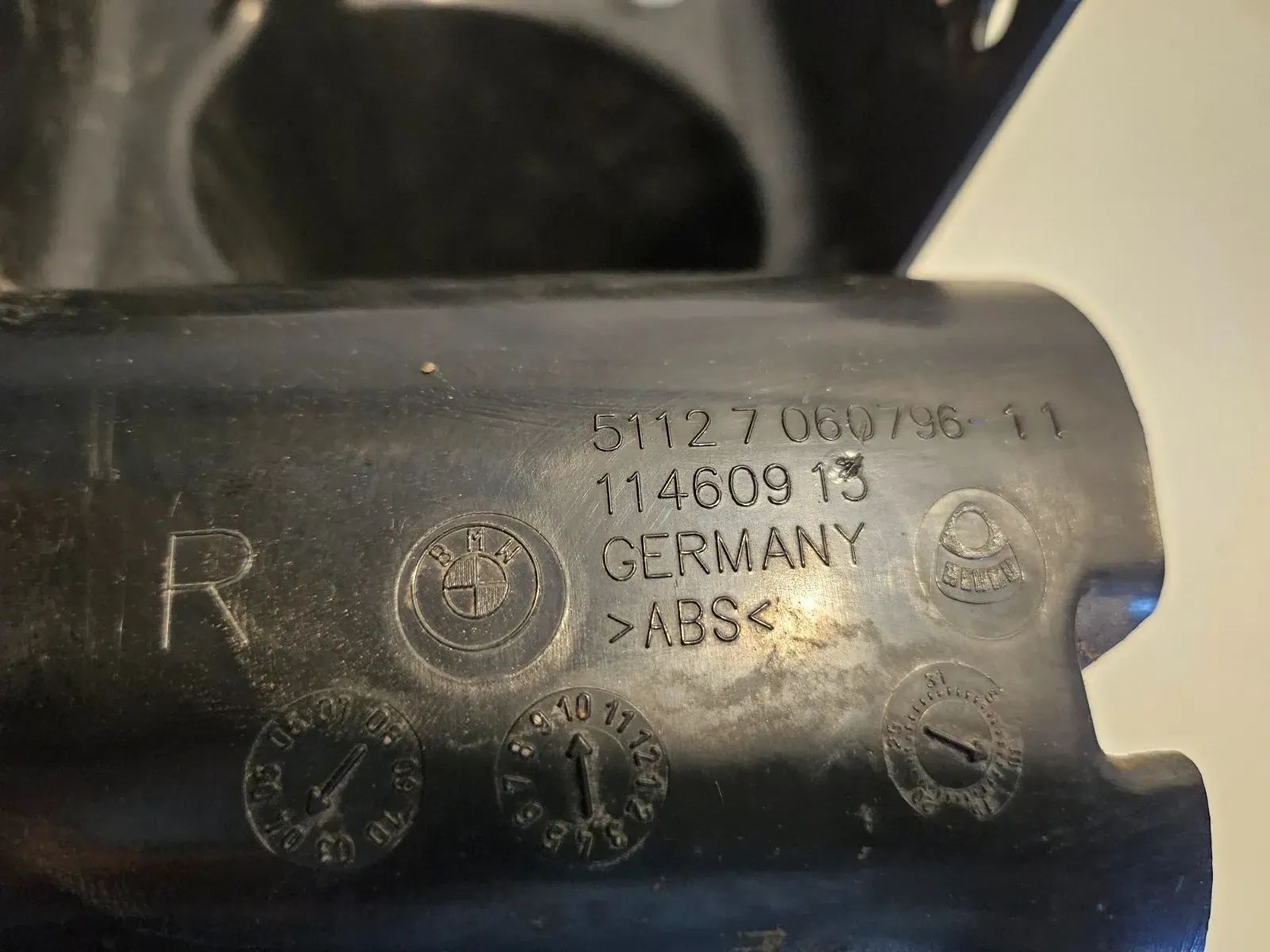 Orijinal BMW 5 Serisi E61 Arka Tampon Sağ Bağlantısı 7060796