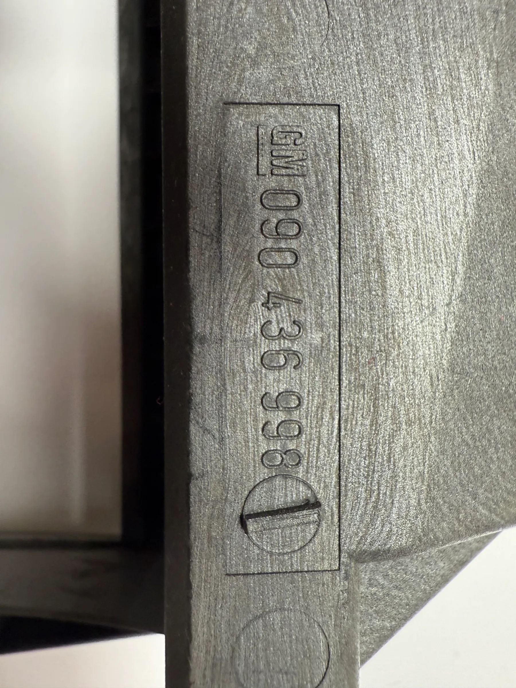 Оригинальная накладка облицовки центральной консоли Opel Омега 090436998