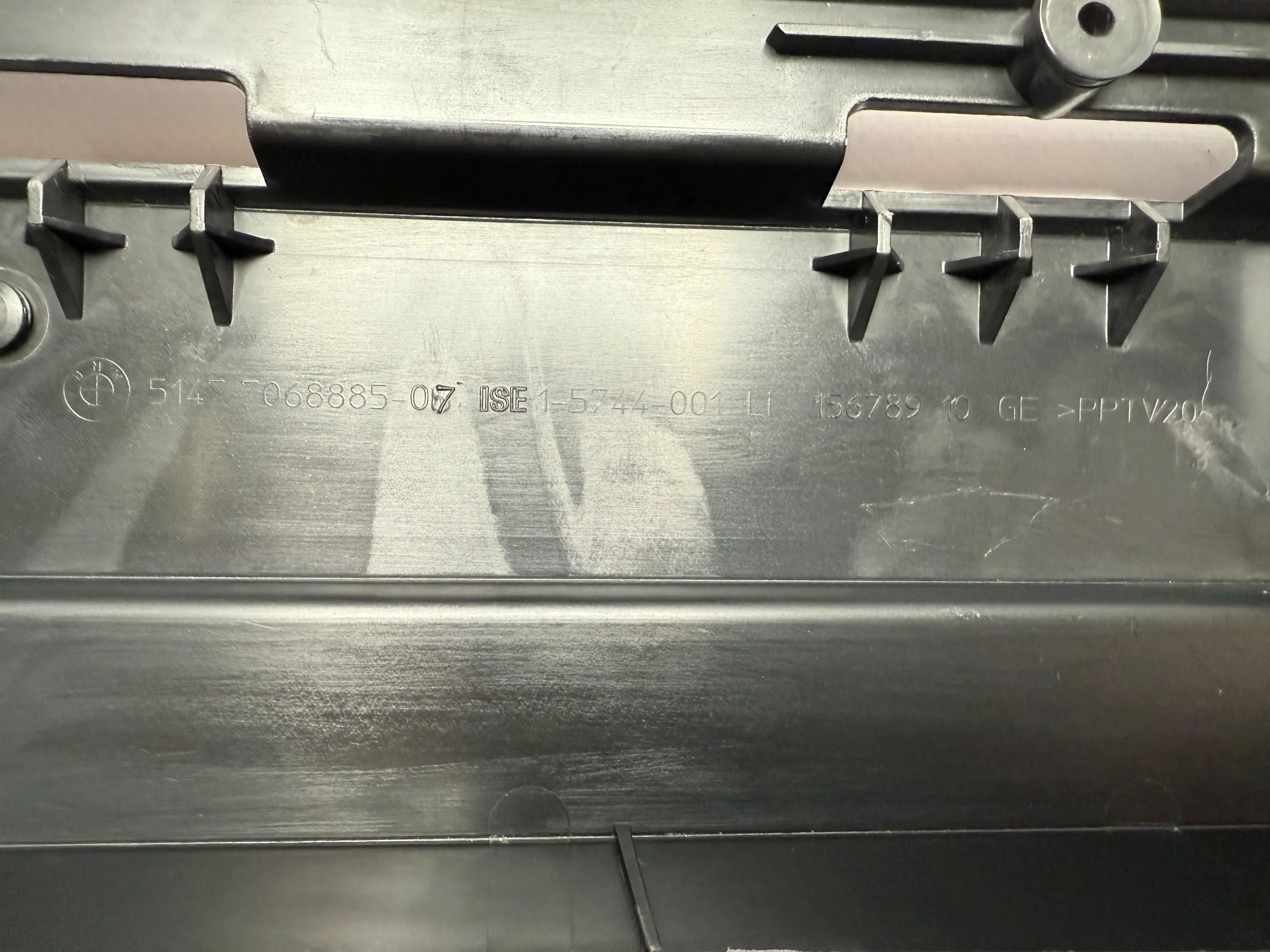 Original BMW 3 Series E91 Touring trim trunk support side member 7068885 